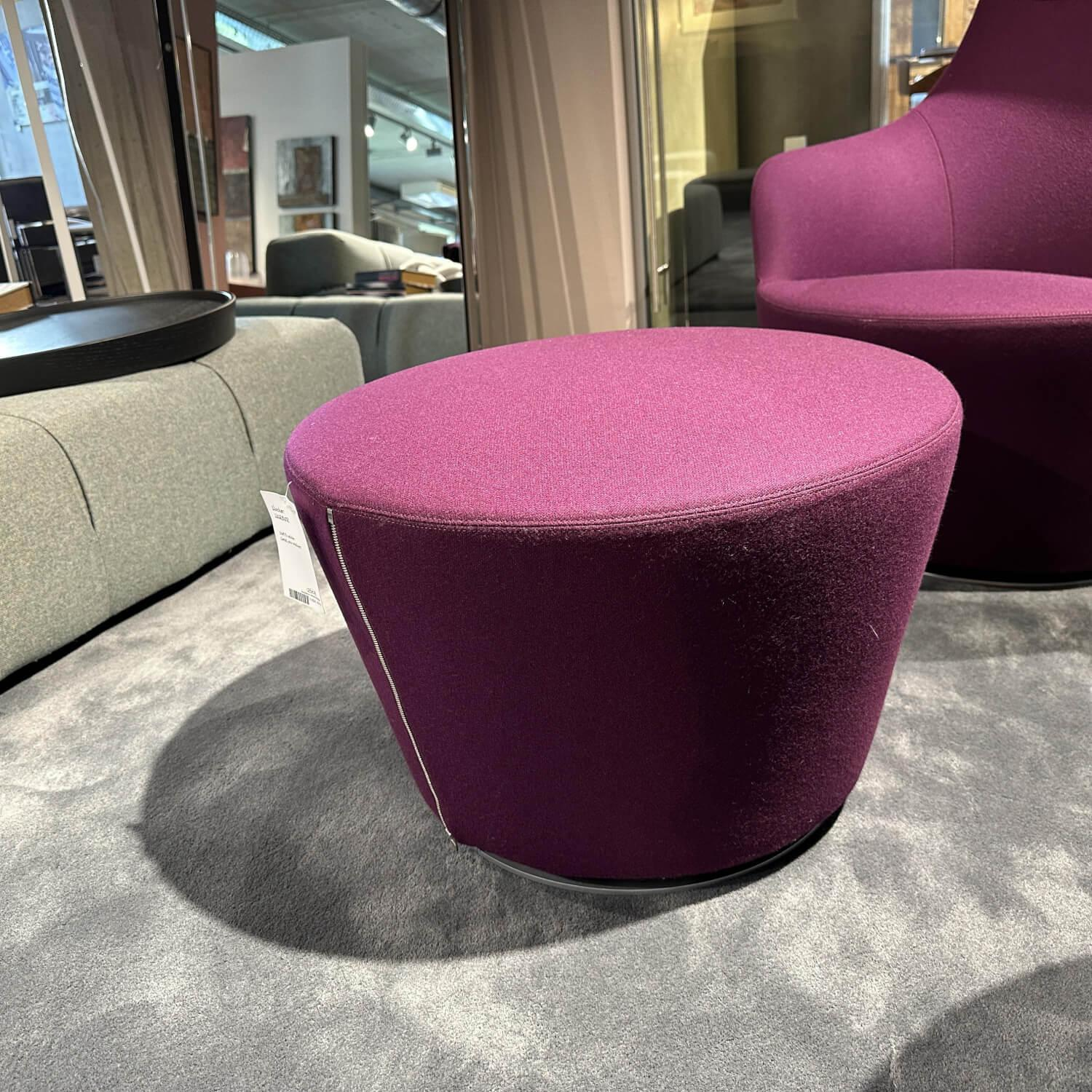B&B Italia - Sessel Harbor Stoff Veilchen Violett Drehgestell Grau Metallisiert Mit Tablett Eiche Schwarz Gebürstet Kopfkissen Und Hocker - 10