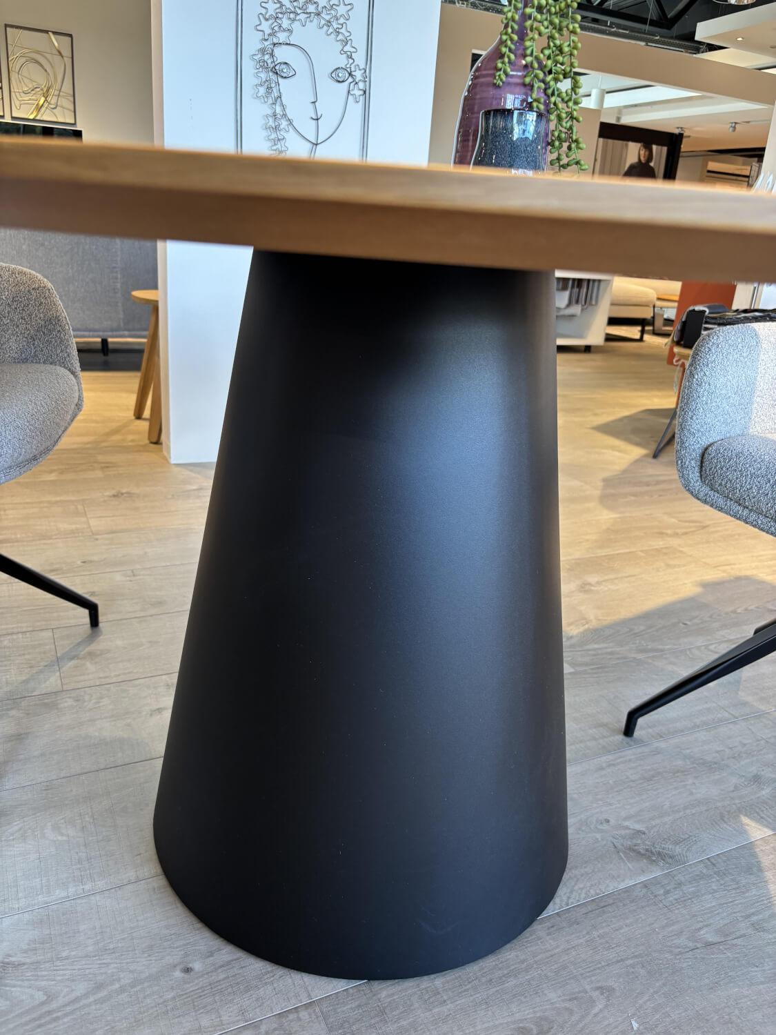 Raum.Freunde - Esstisch Ose Rund Platte Wildeiche Furniert Mit Hartwachs Öl Finish Kegelsäule Metall Schwarz - 2