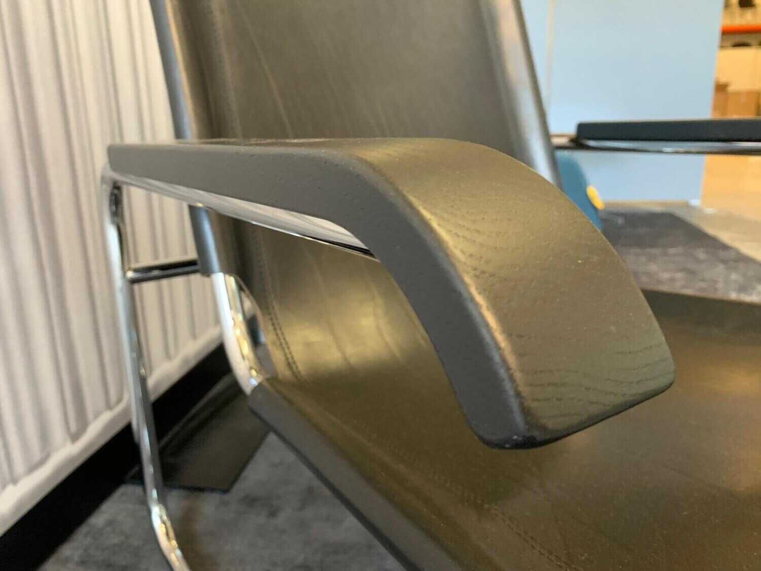 thonet-sessel-s-37-l-marcel-breuer-kernleder-schwarz-gestell-chrom-mit-hocker-s-35-h-98c053dfec73 Thonet - Sessel S 37 L Marcel Breuer Kernleder Schwarz Gestell Chrom mit Hocker S 35 H - 5