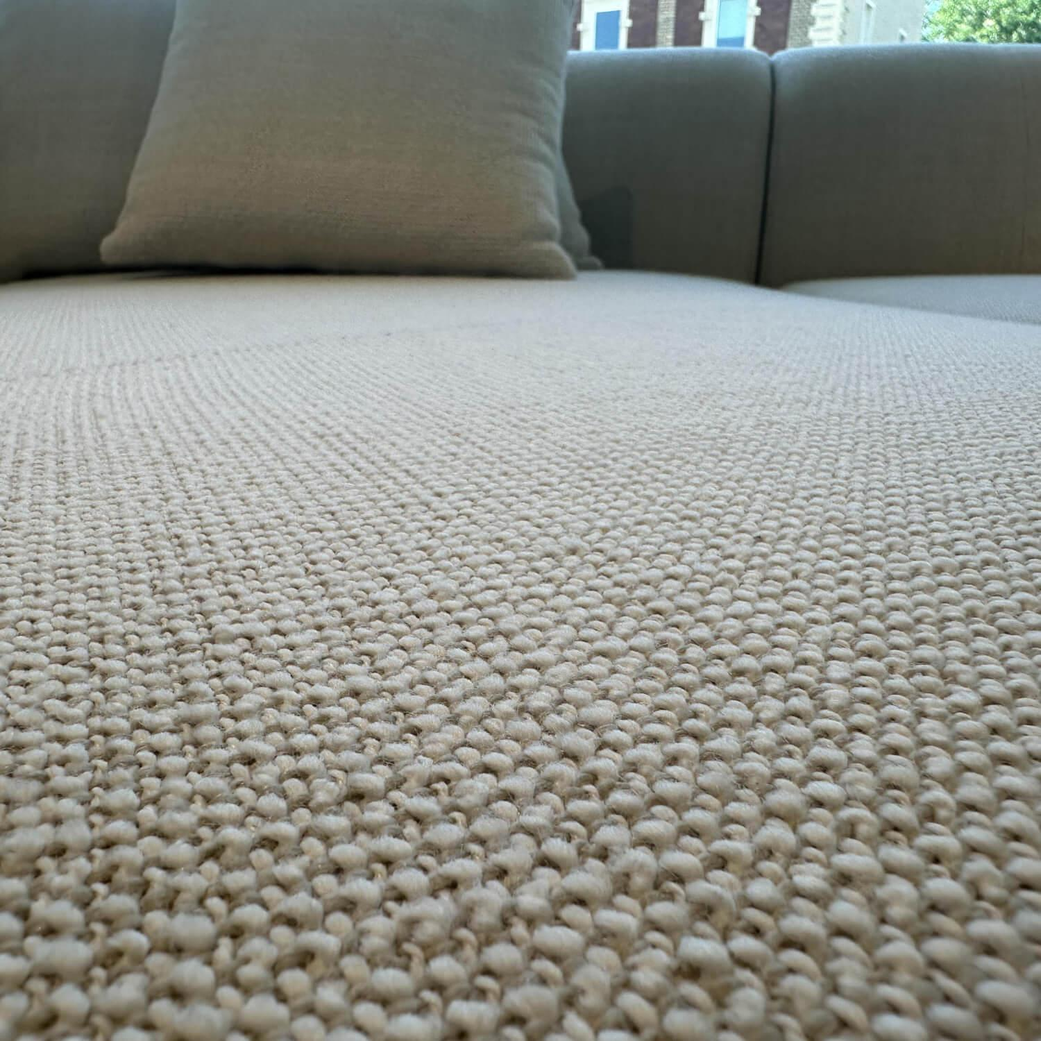 COR - Sofa Siwa Stoff 8190 Wollweiß Weiß Mit Rückenkissen Und Couchtisch Siwa Glas Braunrot Und Stoff 8190 Wollweiß Weiß - 9
