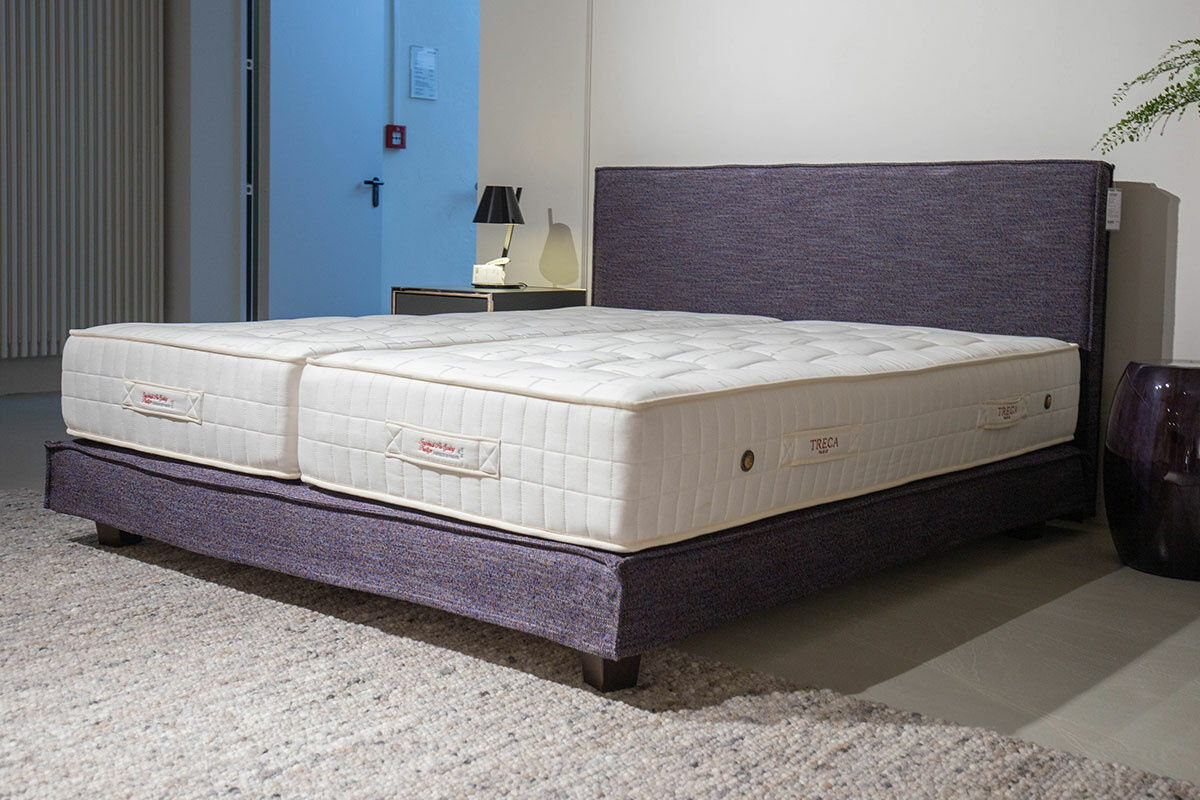 Treca Interiors - Boxspringbett Fine Stoff Passion Blau Füße Cube Wenge mit 2 Obermatratzen - 4