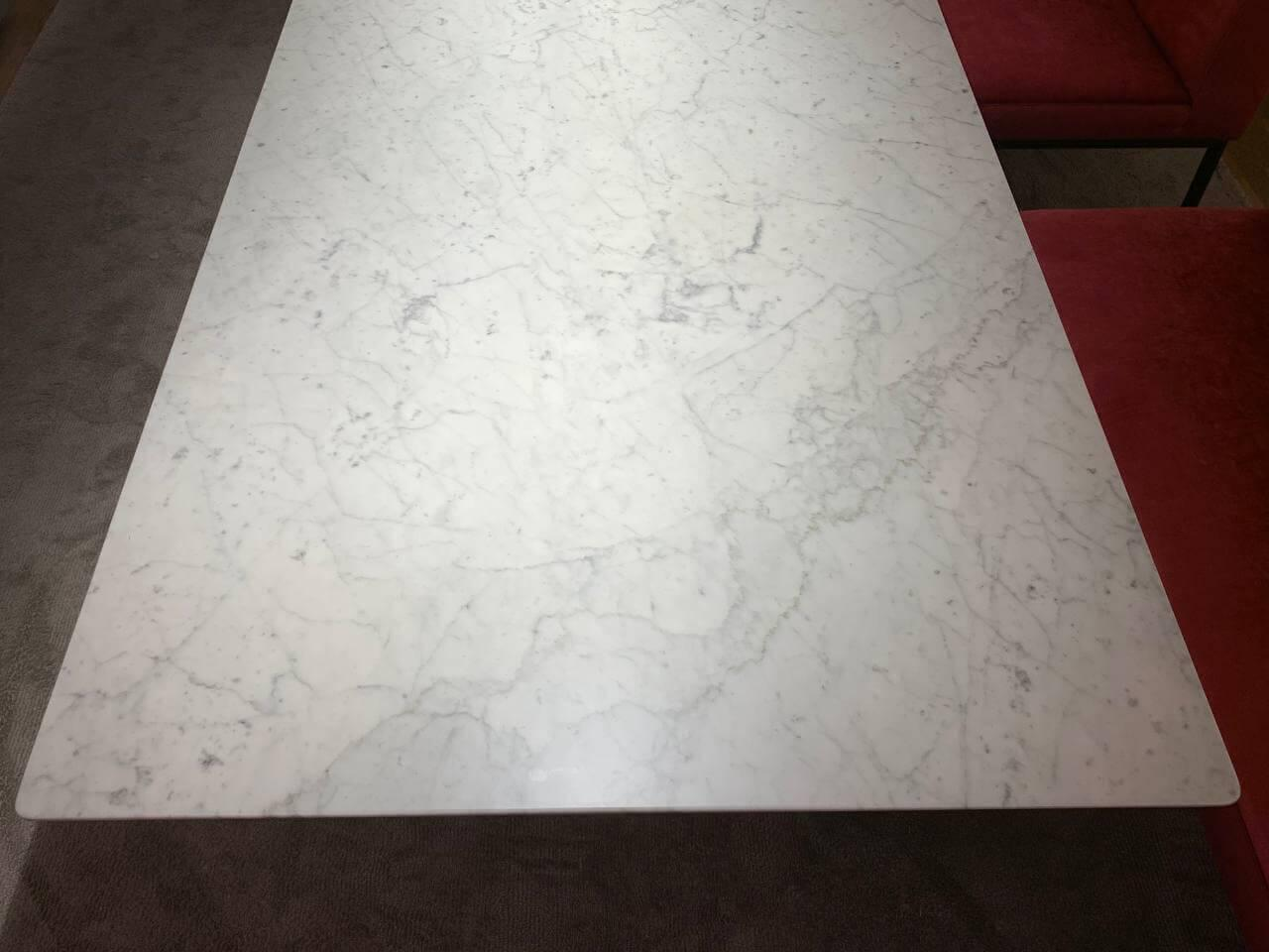 Esstisch Doge W01 31 Carrara Marmor Glänzendes Aluminiumgestell von Carlo Scarpa