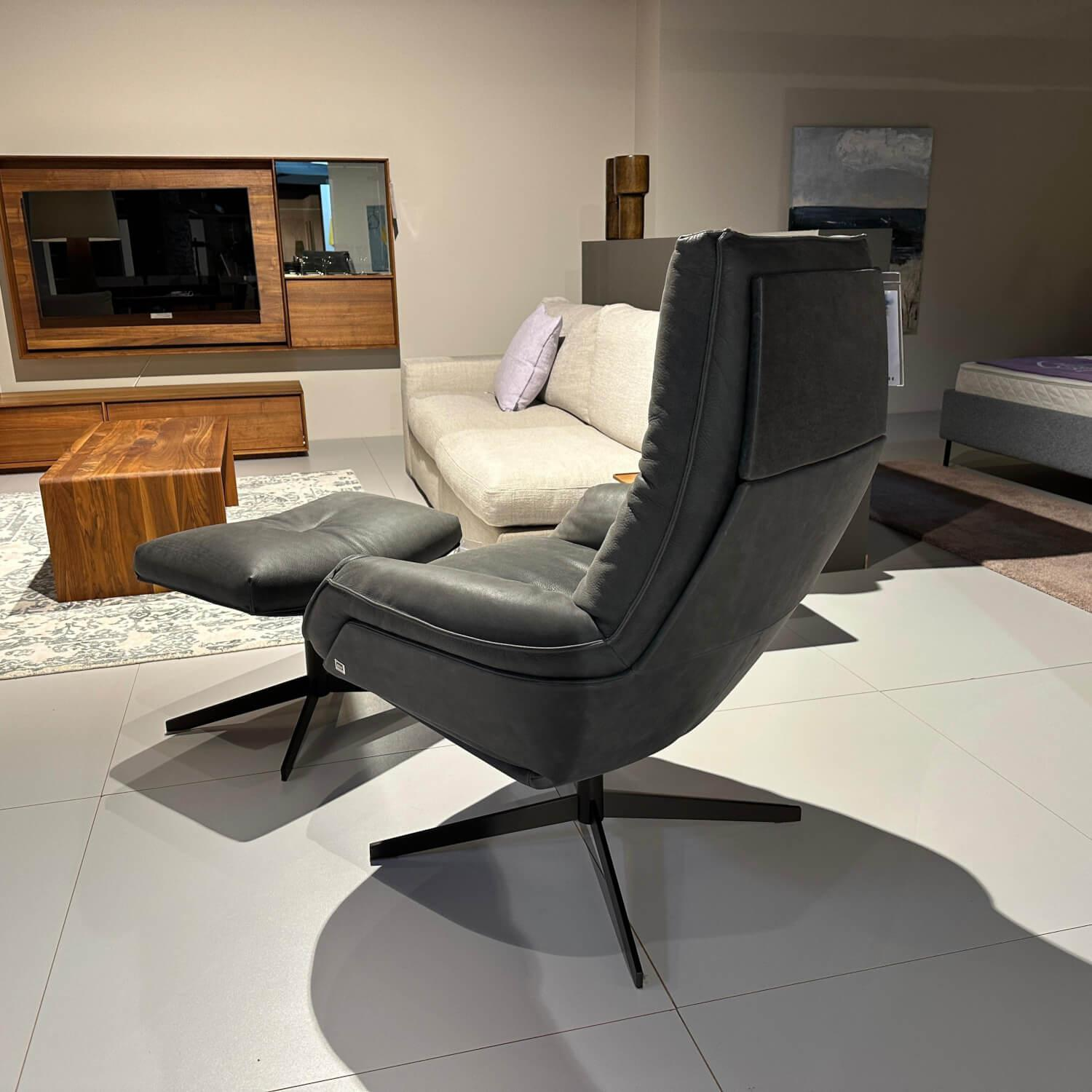 Bielefelder Werkstätten - Sessel Daron Leder Java Vulcano Grau Sternfuß Metall Bronze Matt Inklusive Hocker - 3