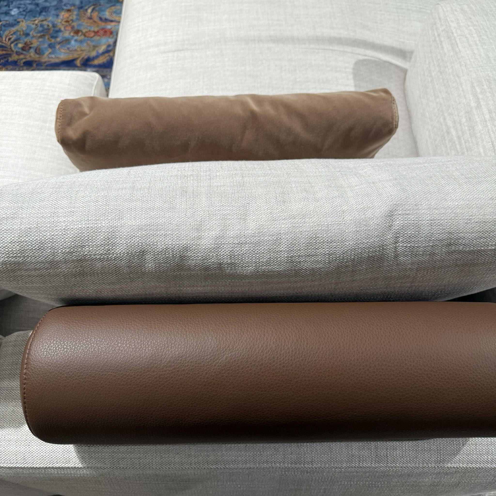 Weibelweibel - Ecksofa Marlo Stoff Gioia Seidengrau mit 3 Kissen und Funktionsrolle - 5
