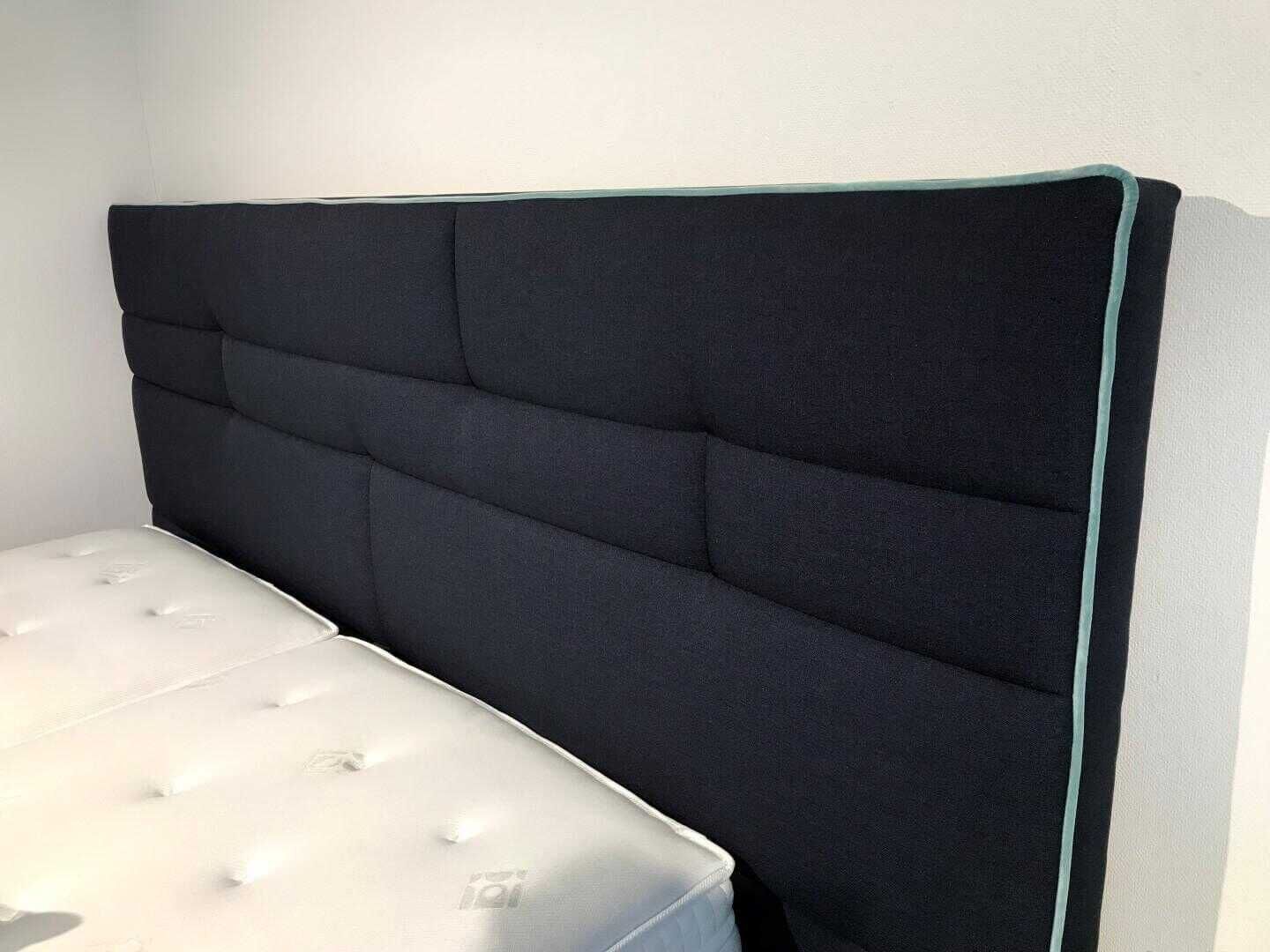 h-C3-BClsta-boxspringbett-stoff-dunkelblau-mit-matratze-plaid-und-2-kissen-3f90756949db5d1f75c831ab7 Hülsta - Boxspringbett Stoff Dunkelblau mit Matratze Plaid und 2 Kissen - 3