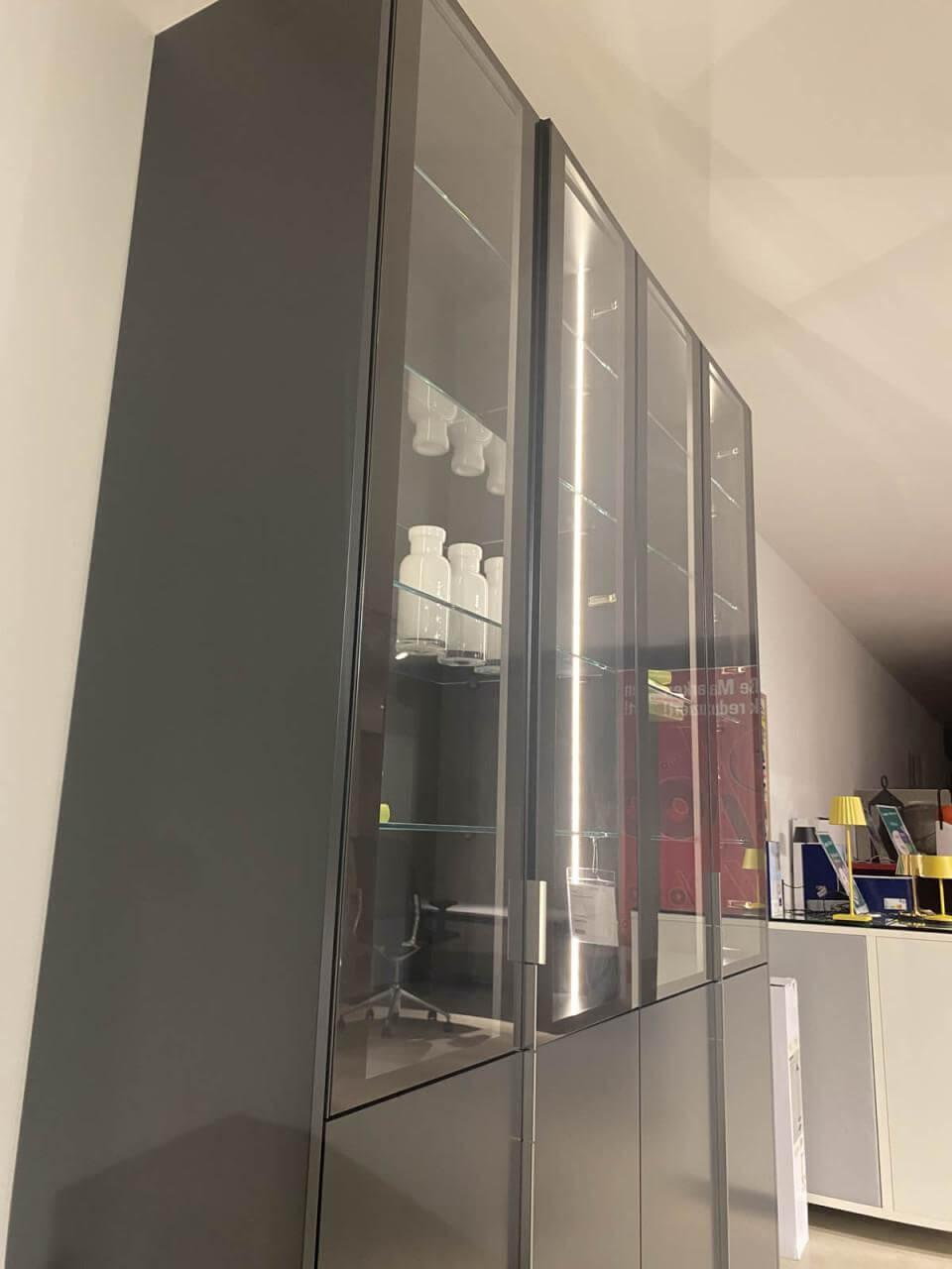 Interlübke - Vitrine Collect Lack Matt M21 Anthrazit Rückseite Klarglas Anthrazit Griffe Aluminiumfarbig Inklusive Beleuchtung - 2