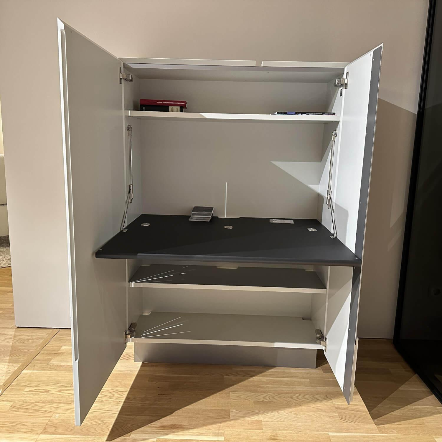 Christine Kröncke - Schrank Smartoffice GAP 100 Lack Matt Pearl Creme Sockel Effektlack Titan Grau - 6