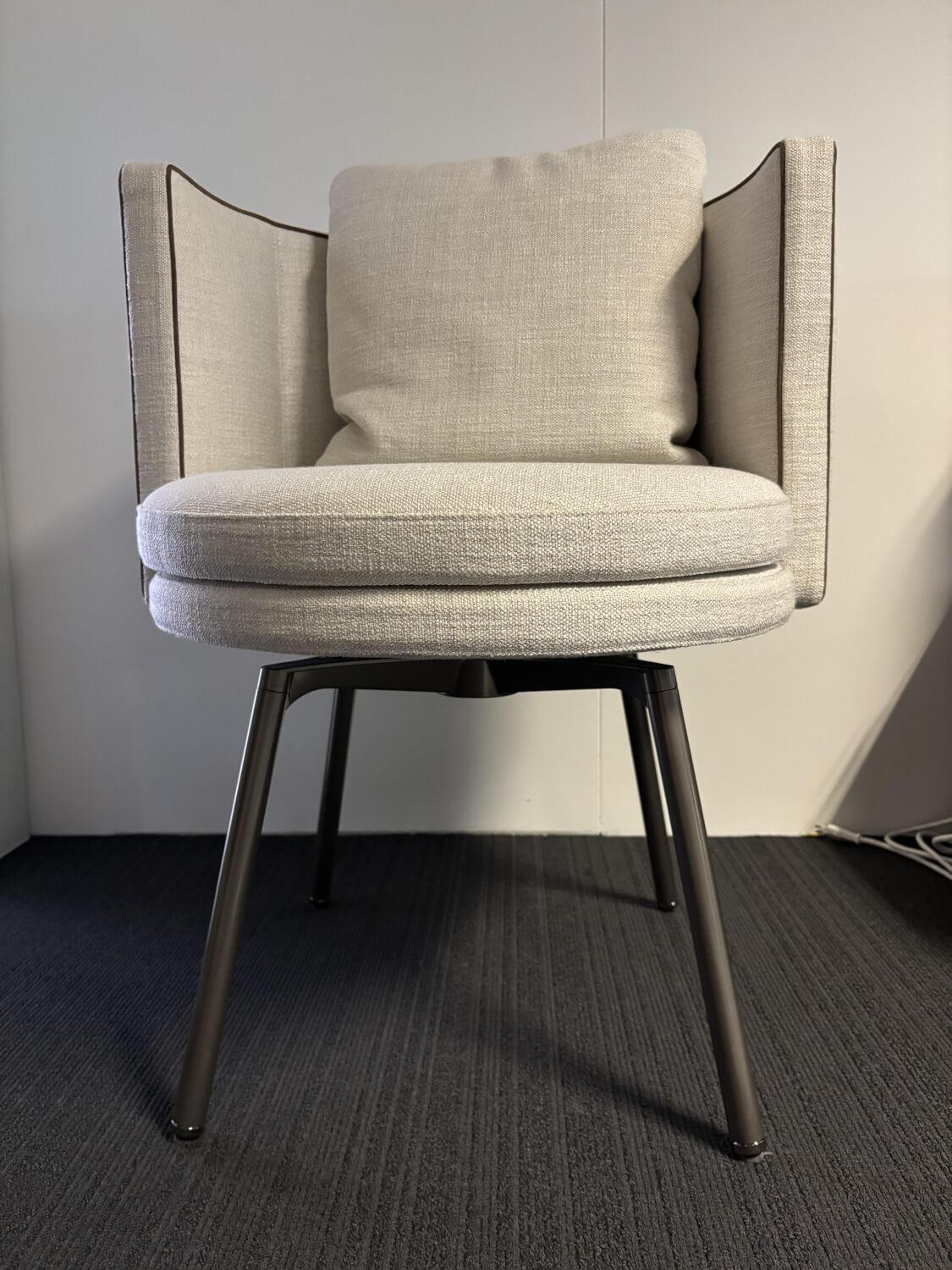 Minotti - Drehstuhl Torii Stoff Ecru Beige Gestell Metall Bronze Drehbar - 2