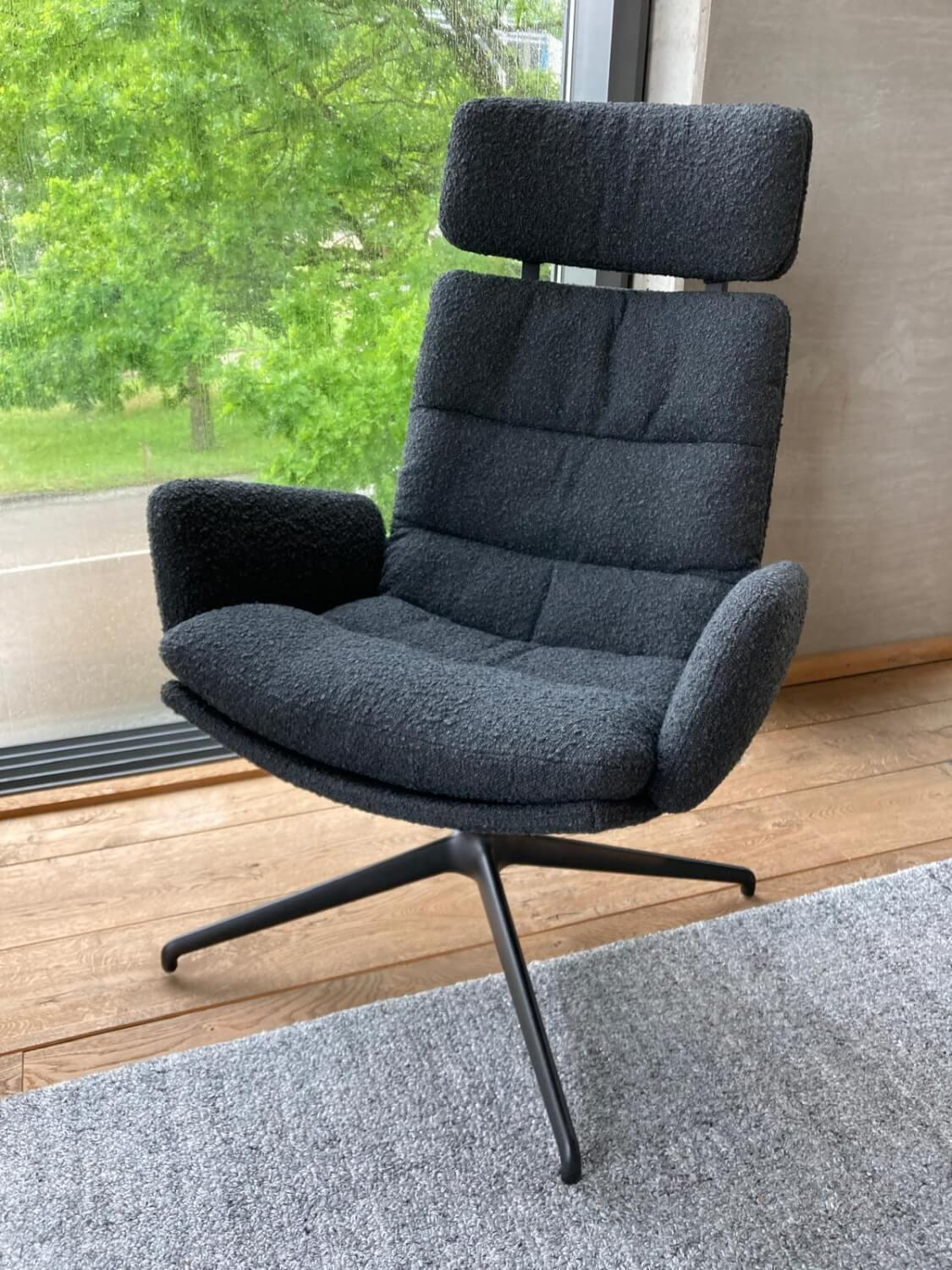 KFF - Lounge Sessel Arva Stoff Ascot Schwarz 2407 Sternfuß Struktur Schwarz Mit Wippmechanismus Inklusive Hocker - 3