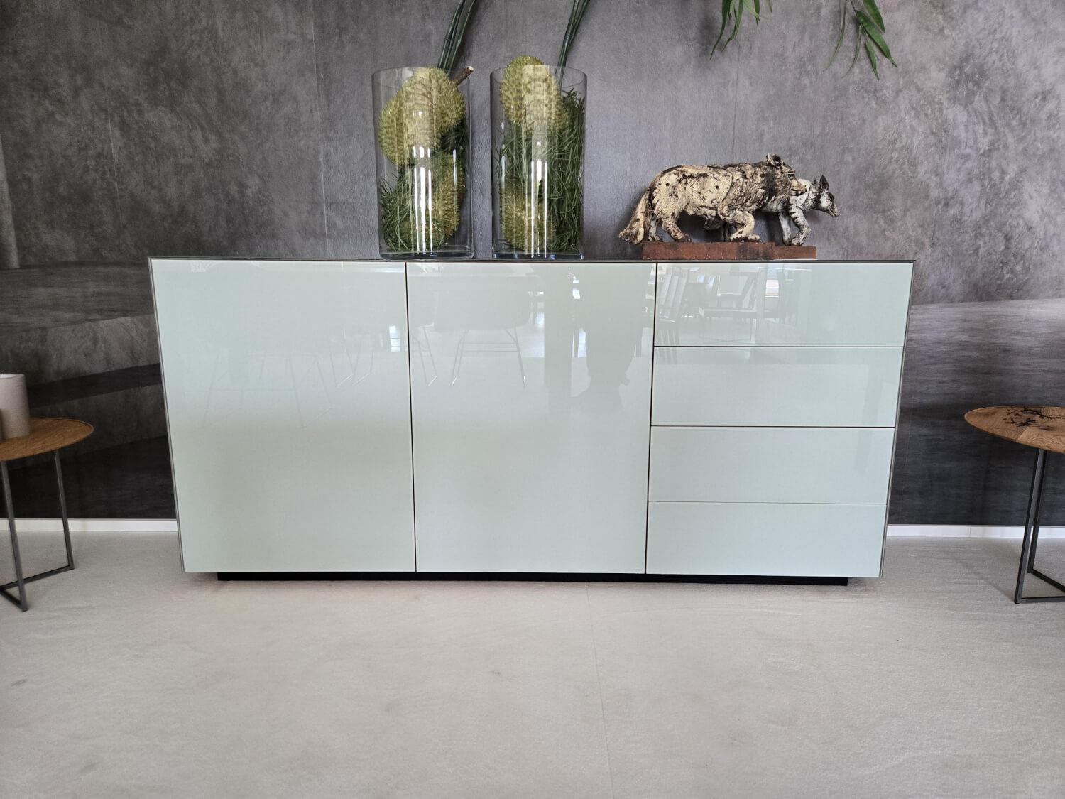 Scholtissek - Anrichte Sideboard Novus  Korpus Knorrige Eiche Rustikal Natur Geölt Front Glas 7035 Lichtgrau Grau Glänzend - 3