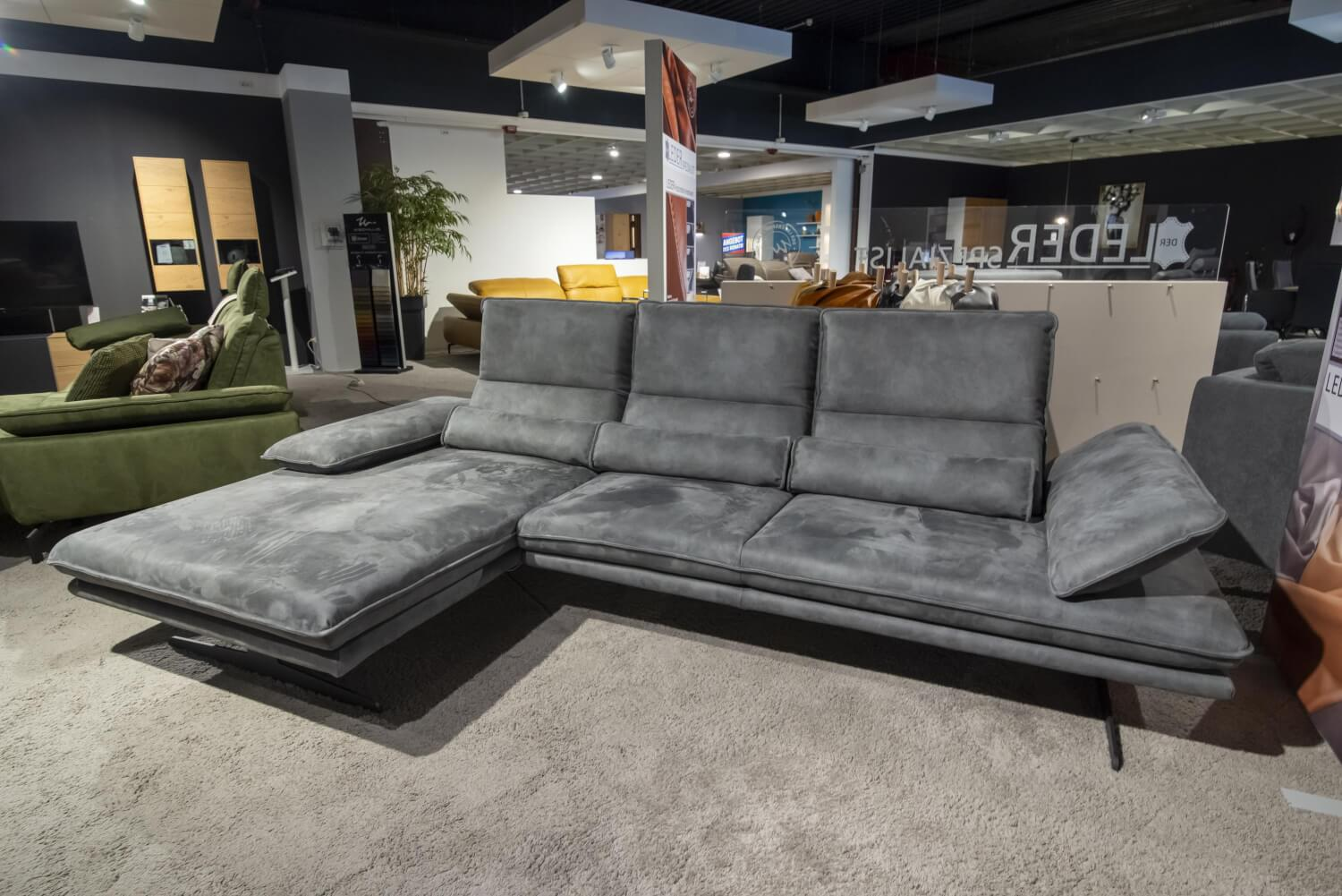 W. Schillig - Ecksofa Broadway Mit Hocker Stoff V5223 Elephant Grau Metallkufe Schwarz M99 - 2