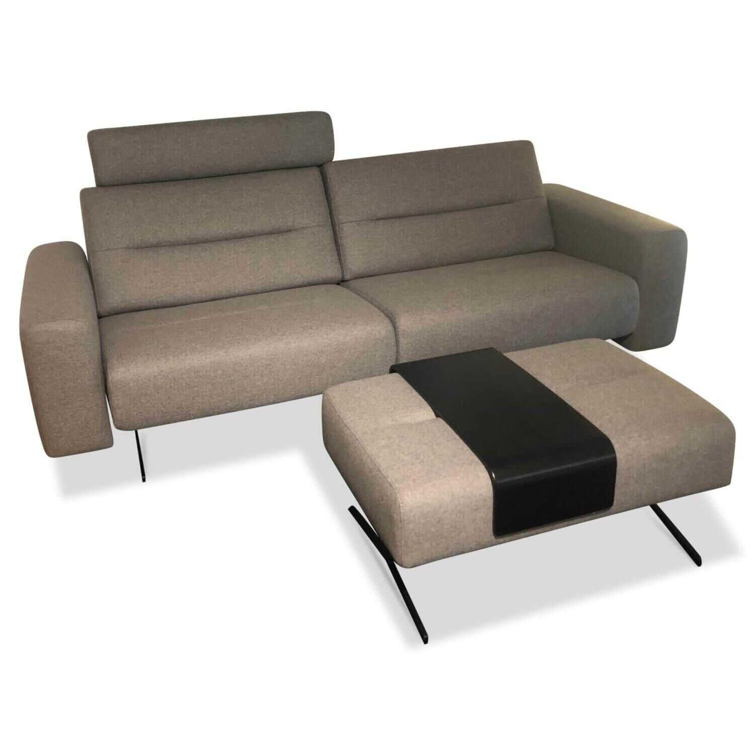 Stressless - Sofa Stella Zweisitzer Stoff Calido Light Grey mit Hocker, Kopfstütze und Ablagebrett - 1