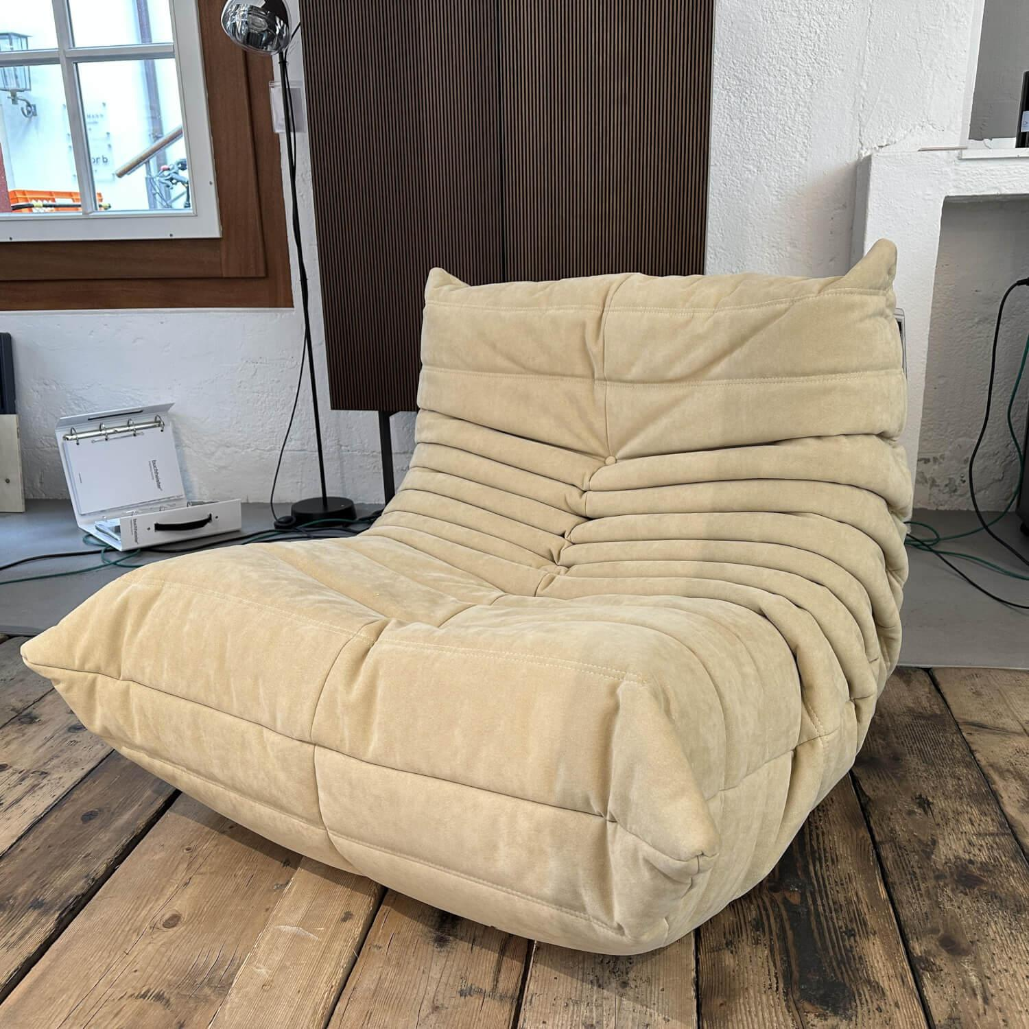 Ligne Roset - Sessel Togo Stoff Alcantara Amber Glow Beige - 4