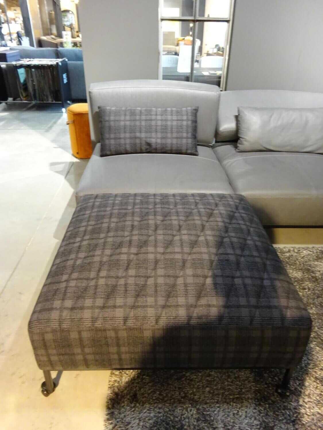 Brühl - Sofa Airy Leder 56 Lama 95 Grau mit Hocker und Kissen - 3