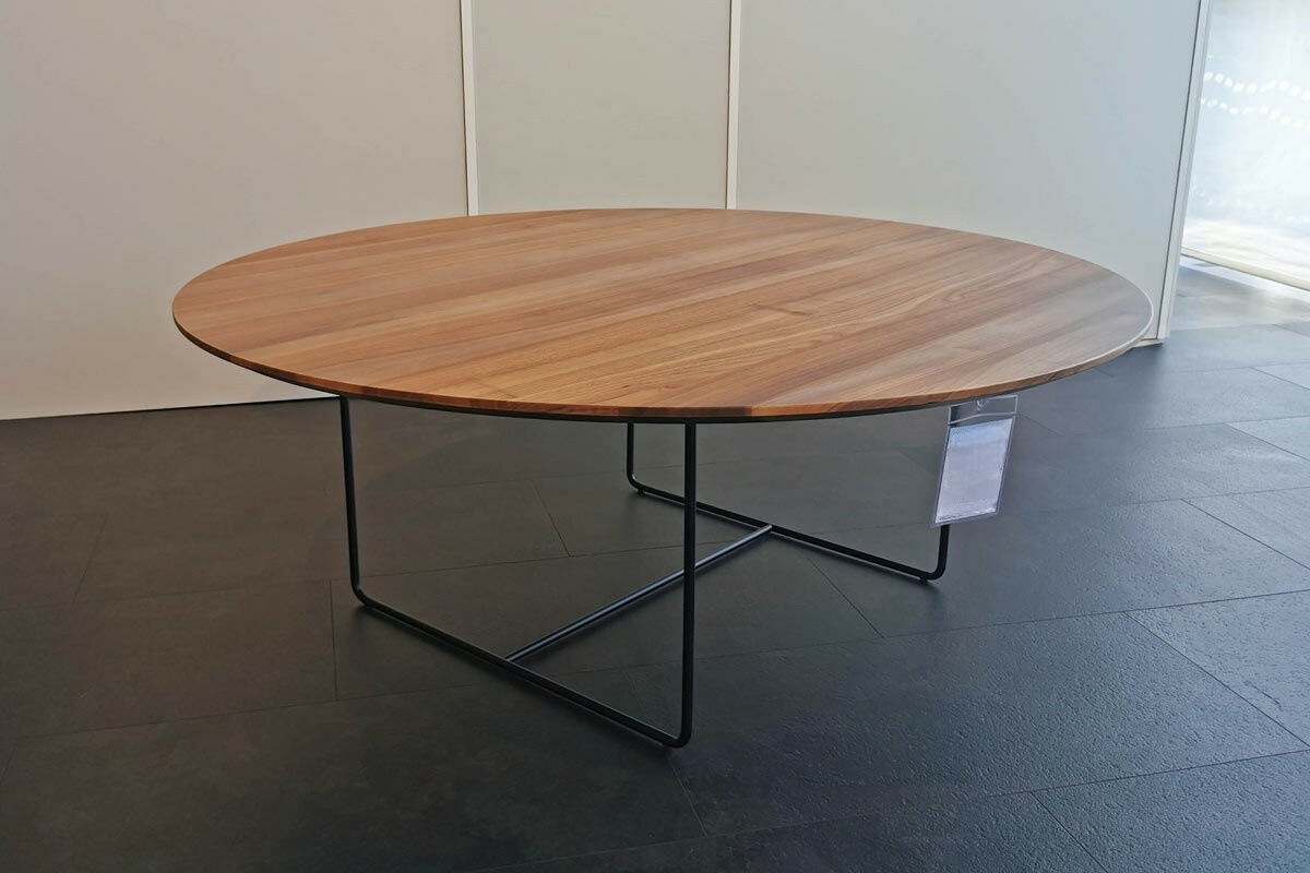 Jori - Couchtisch Laura JR T145 Platte Nussbaum Gestell Leichte Pulverbeschichtung Matt Schwarz - 4