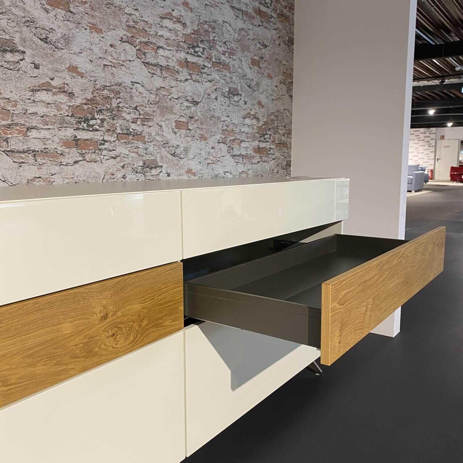 h-C3-BClsta-sideboards-highboards-sideboard-now-vision-korpus-lack-wei-C3-9F-akzente-natur-eiche-gestell-edelstahl-207715935ac6Uud74b7TD3cYR Hülsta - Sideboard Now Vision Korpus Lack Weiß Akzente Natur Eiche Gestell Edelstahl - 6