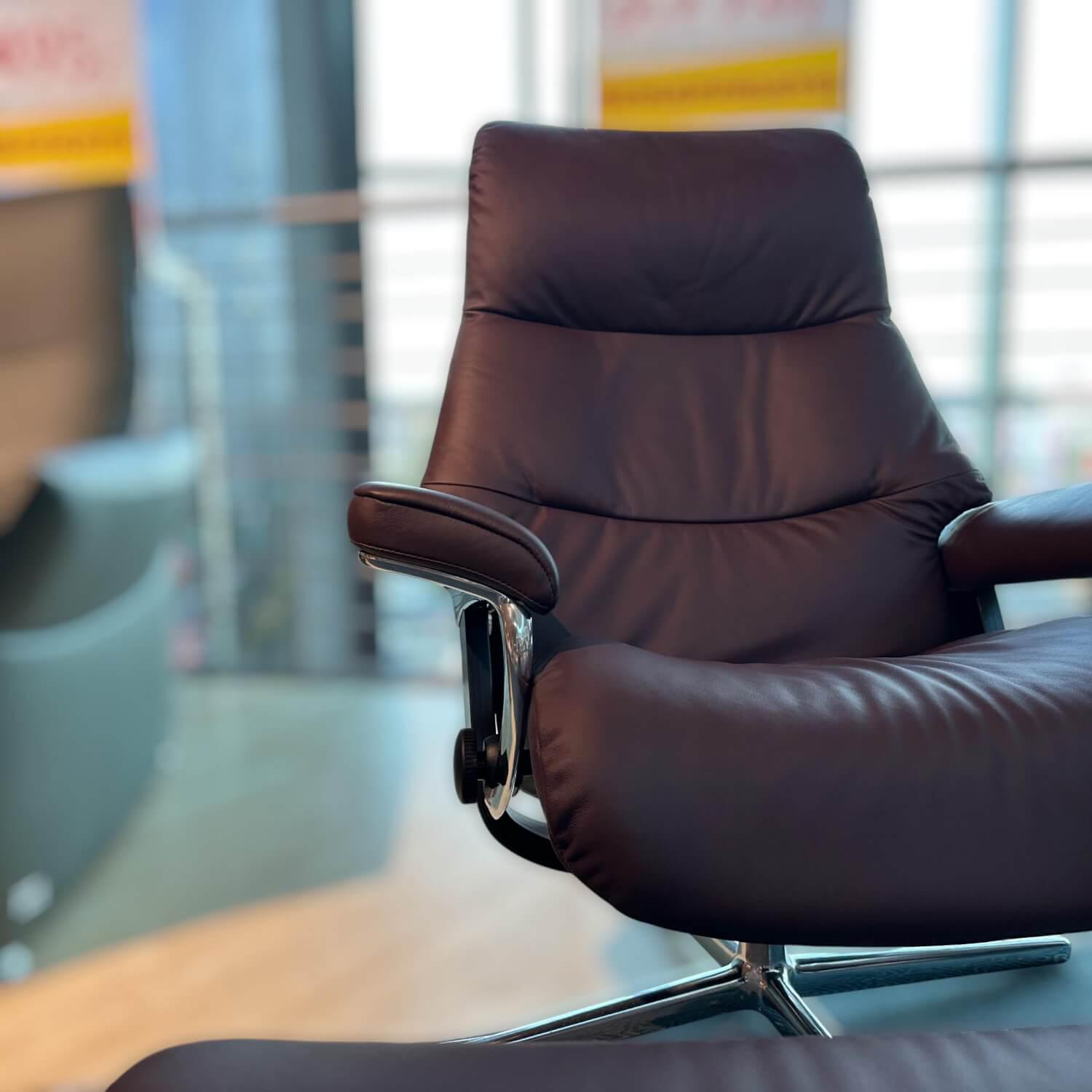 Stressless - Sessel View M Leder Paloma 54 Bordeaux Rot Gestell Cross Holz Schwarz Aluminium Poliert Inklusive Hocker - 3