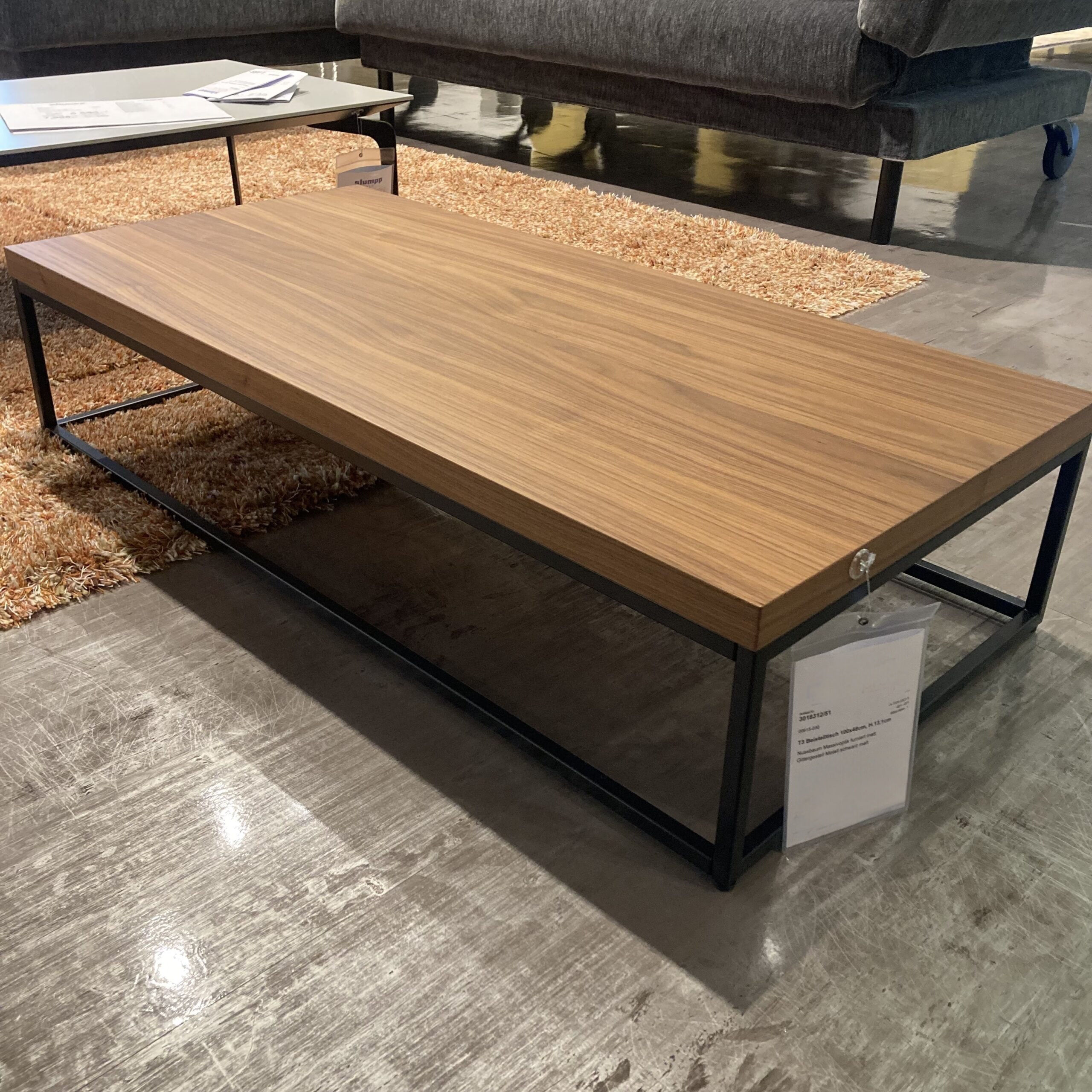 Kettnaker - Beistelltisch T3 Platte Nussbaum Matt Furniert Massivoptik Gestell Metall Schwarz Matt Lackiert - 4