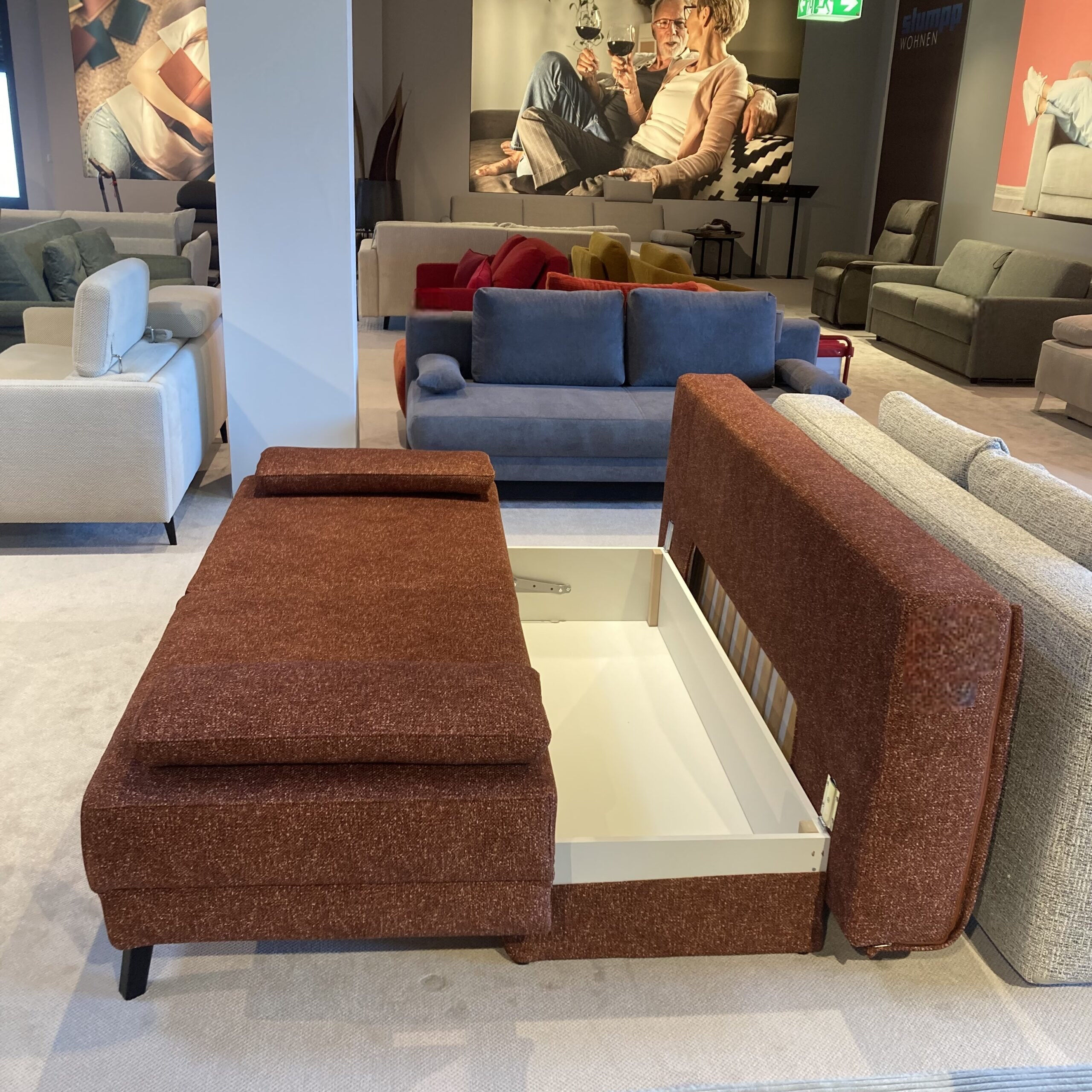 Restyl - Querschläfer Battia Stoff Terra Rot Braun Metallfüße Schwarz Lackiert Mit Bettkasten - 6