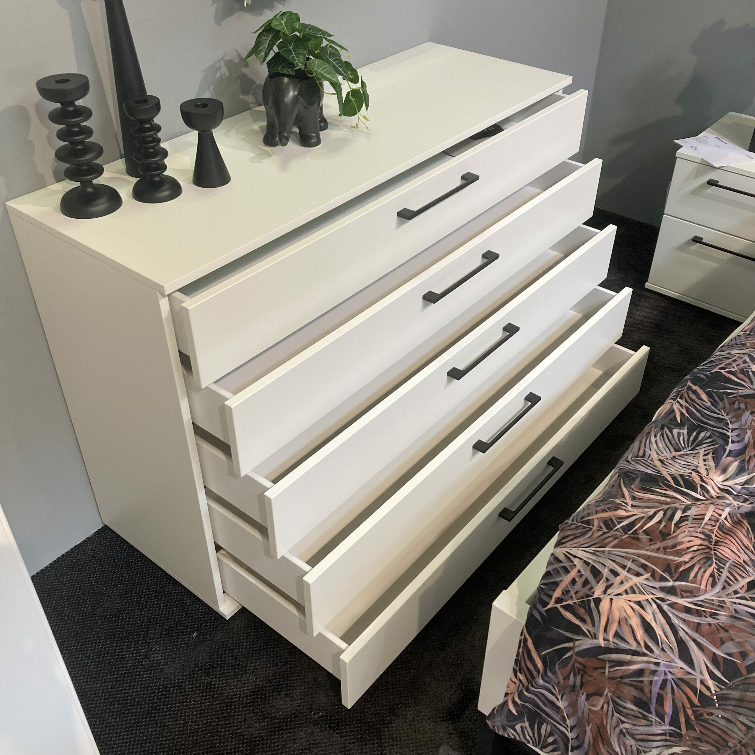 Disselkamp - Schubladenkommode Daisy Korpus Lack Weiß Griffe Eckig Matt Anthrazit - 3