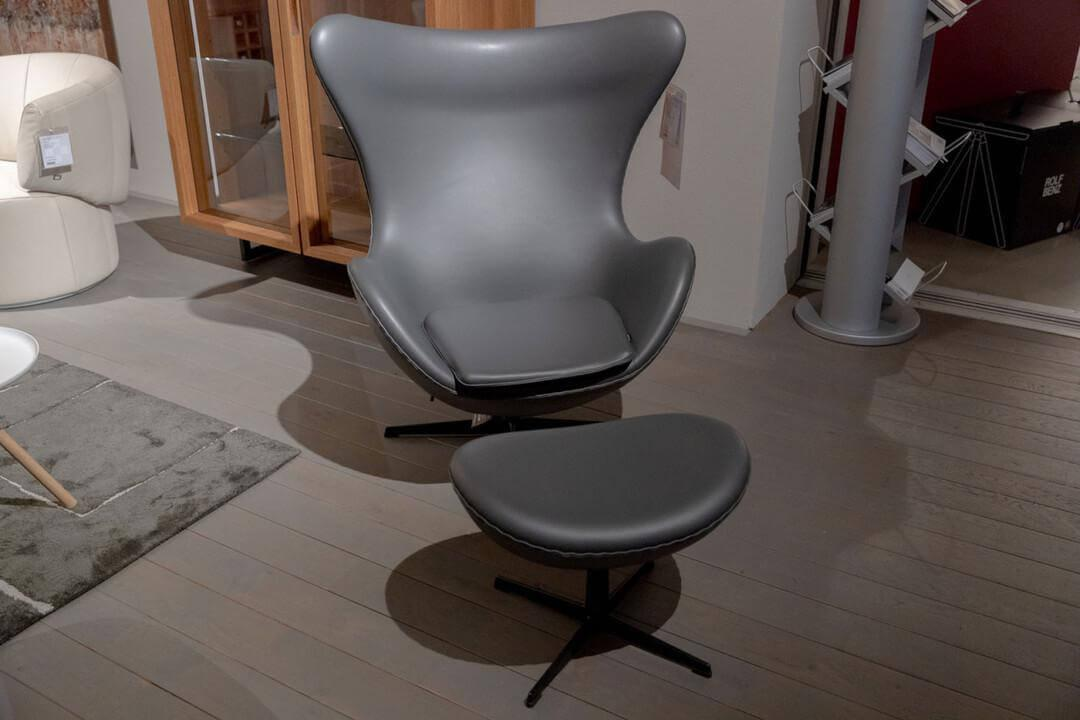 Das Ei Sessel Spectrum Mit Hocker Bezug Leder Dunkelgrau Sternfußgestell Aluminium Schwarz