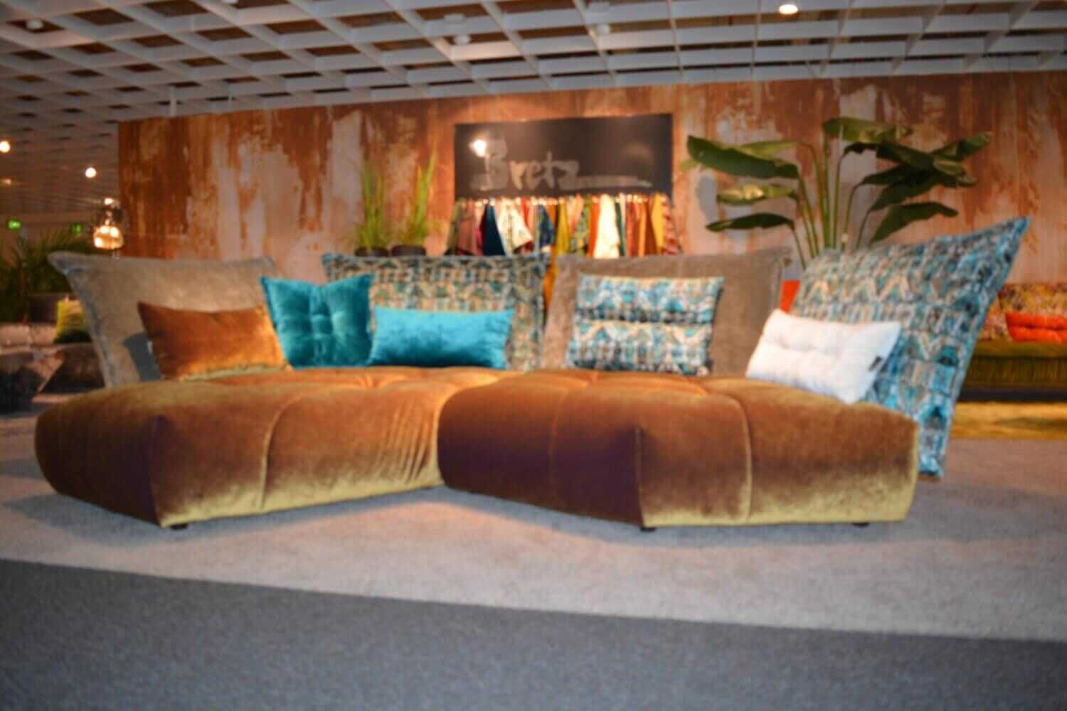 Bretz - Ecksofa Matilda Stoff Kupfer mit 5 Wurfkissen - 2