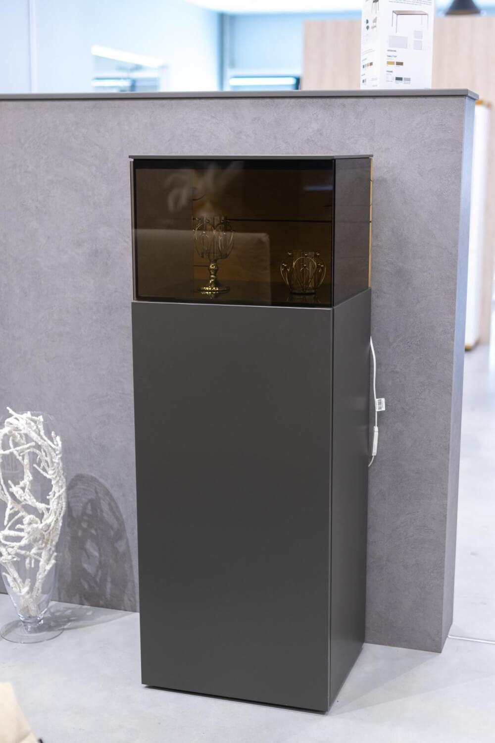Hülsta - Vitrine Gentis Lack-Grau Akzent Eiche Naturstamm - 2