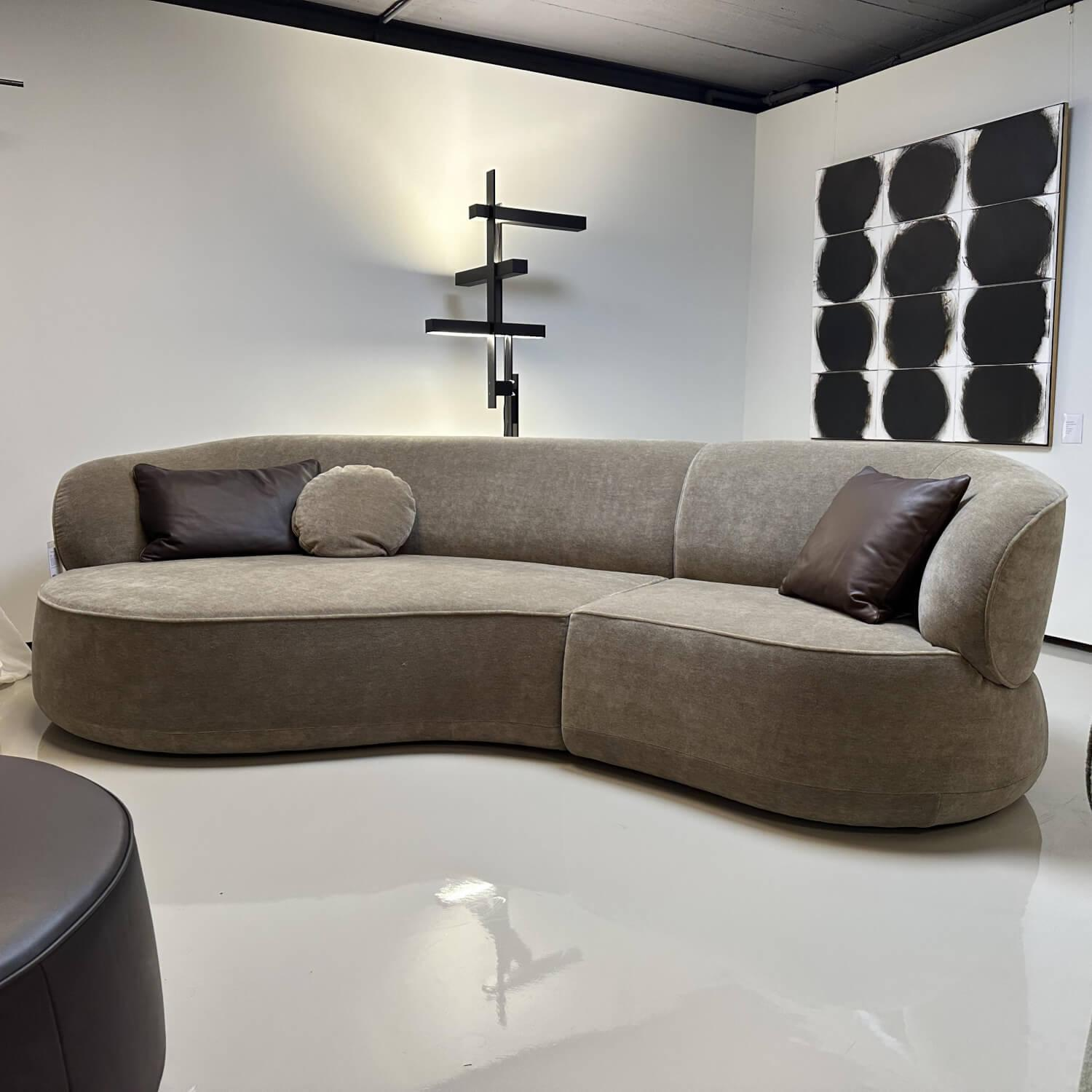 Bielefelder Werkstätten - Sofa Nimbo Stoff Savoy BW 1792-323 Taupe mit 3 Kissen - 4