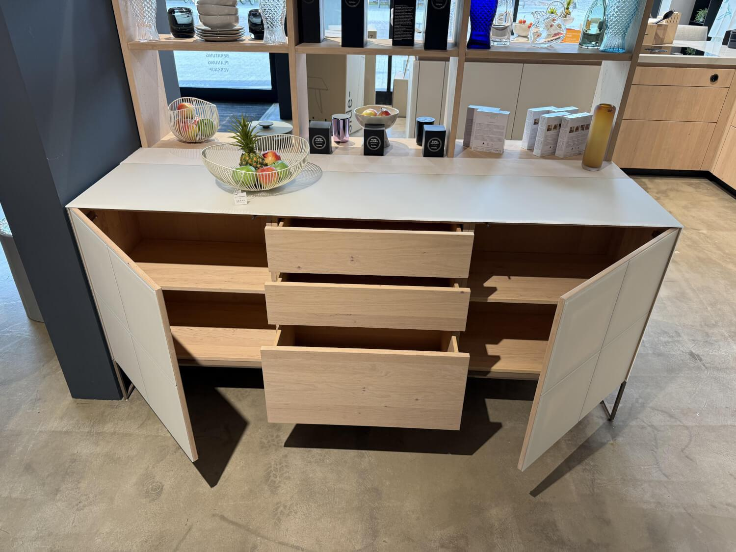 Team 7 - Anrichte Cubus Pure Erle Weißöl Glas Naturweiß Matt Gstell Erdbraun - 5