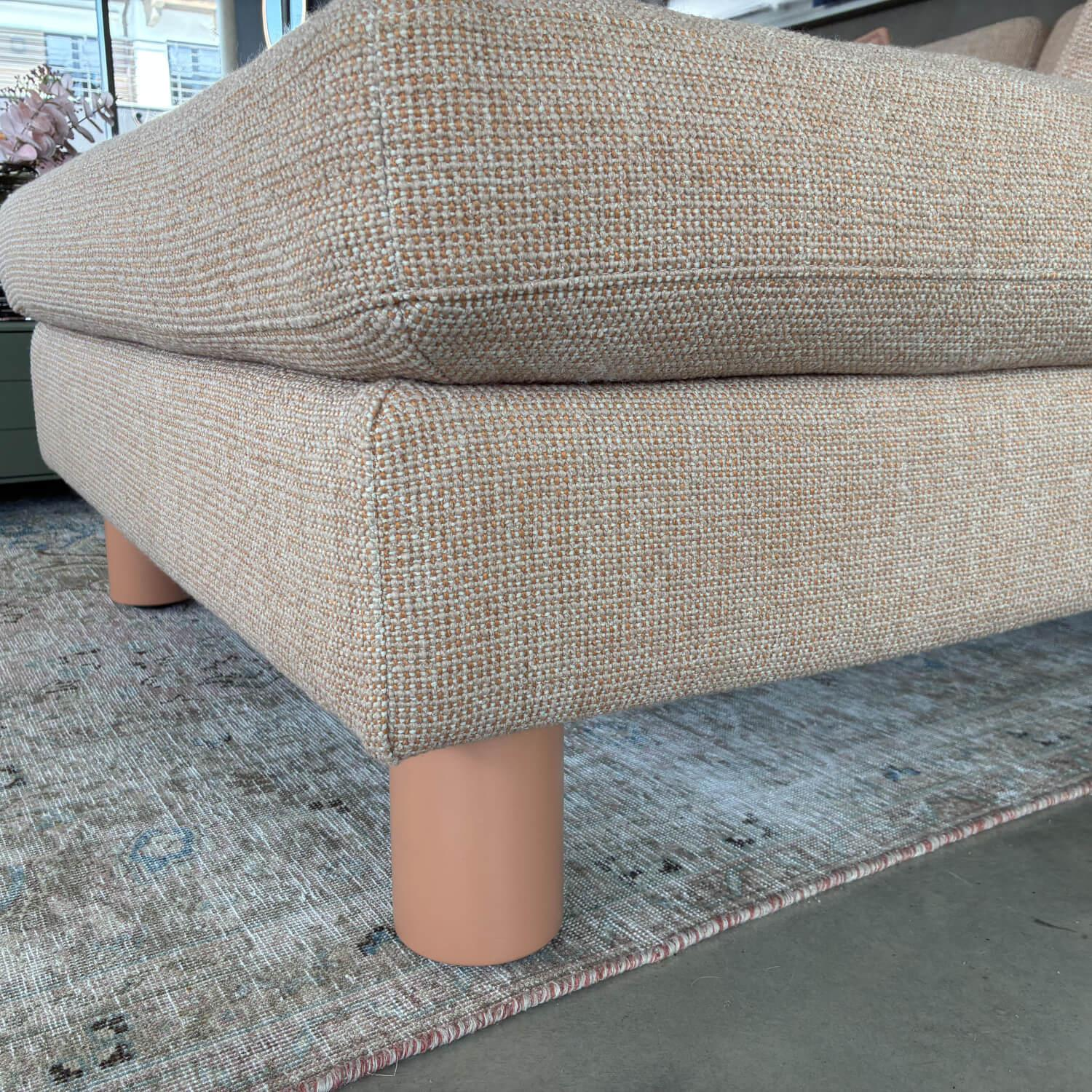 COR - Ecksofa Conseta Stoff 8186 Aprikose Rosa Füße Metall Rosa Lackiert Inklusive Kissen - 3