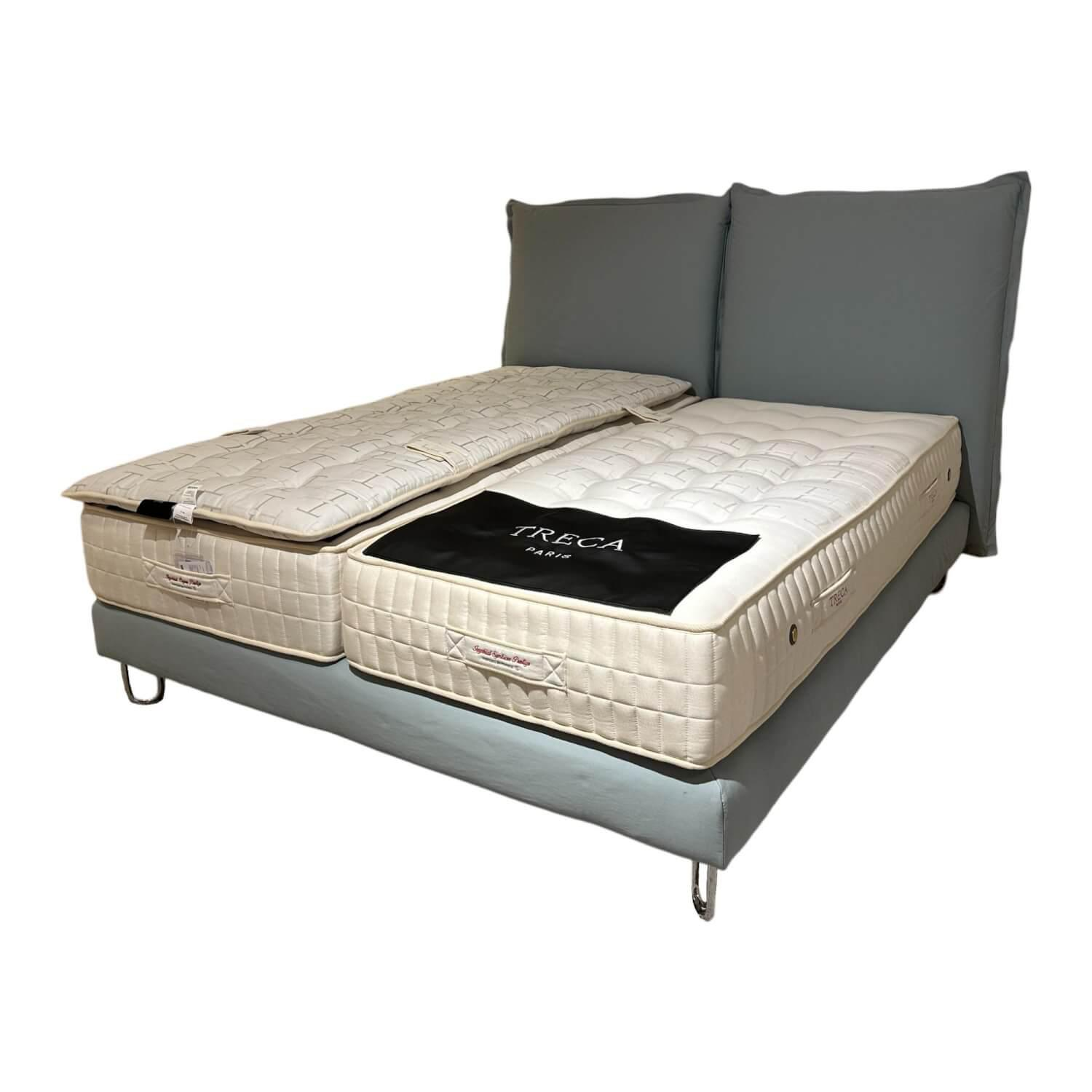 Treca Interiors - Polsterbett Angele SZ Bezug Stoff Loft F 3168 017 Nuage Hellblau Gräulich Füße Angele Chrom Mit Matratzen - 1