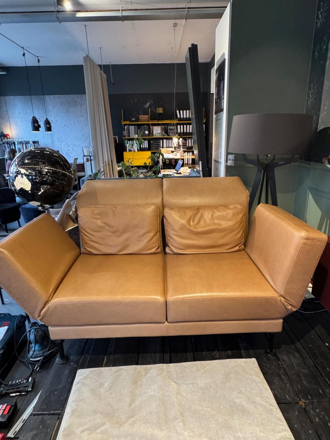 Brühl - Sofa Moule Small Leder Lama 5669 45 Cognac Braun Gestell Schwarz Pulverbeschichtet Inklusive Kissen - 6