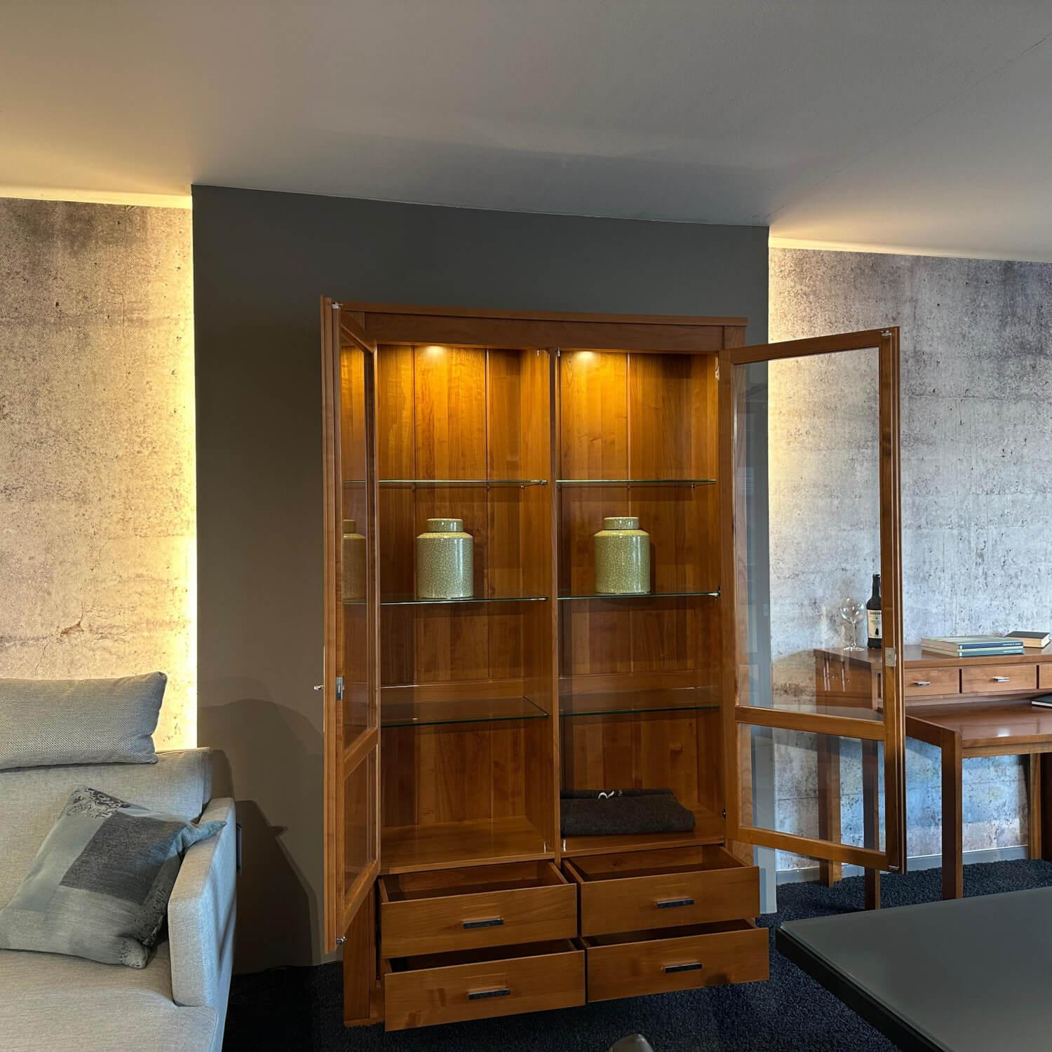 Form Exclusiv - Vitrine Bordeaux 170610 Euro Kirsche Zeder Samtreflex Beschläge Poliert Und Vernickelt Inklusive LED Beleuchtung - 4