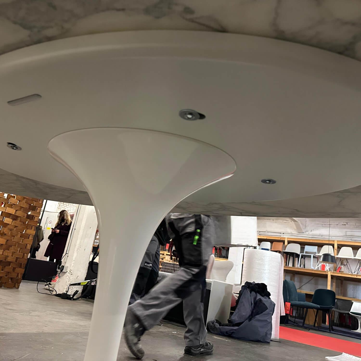 Knoll International - Tisch Saarinen Oval Platte Marmor Arabescato Weiß Gestell Aluminium Mit Rilsan Oberflächenbeschichtung - 3