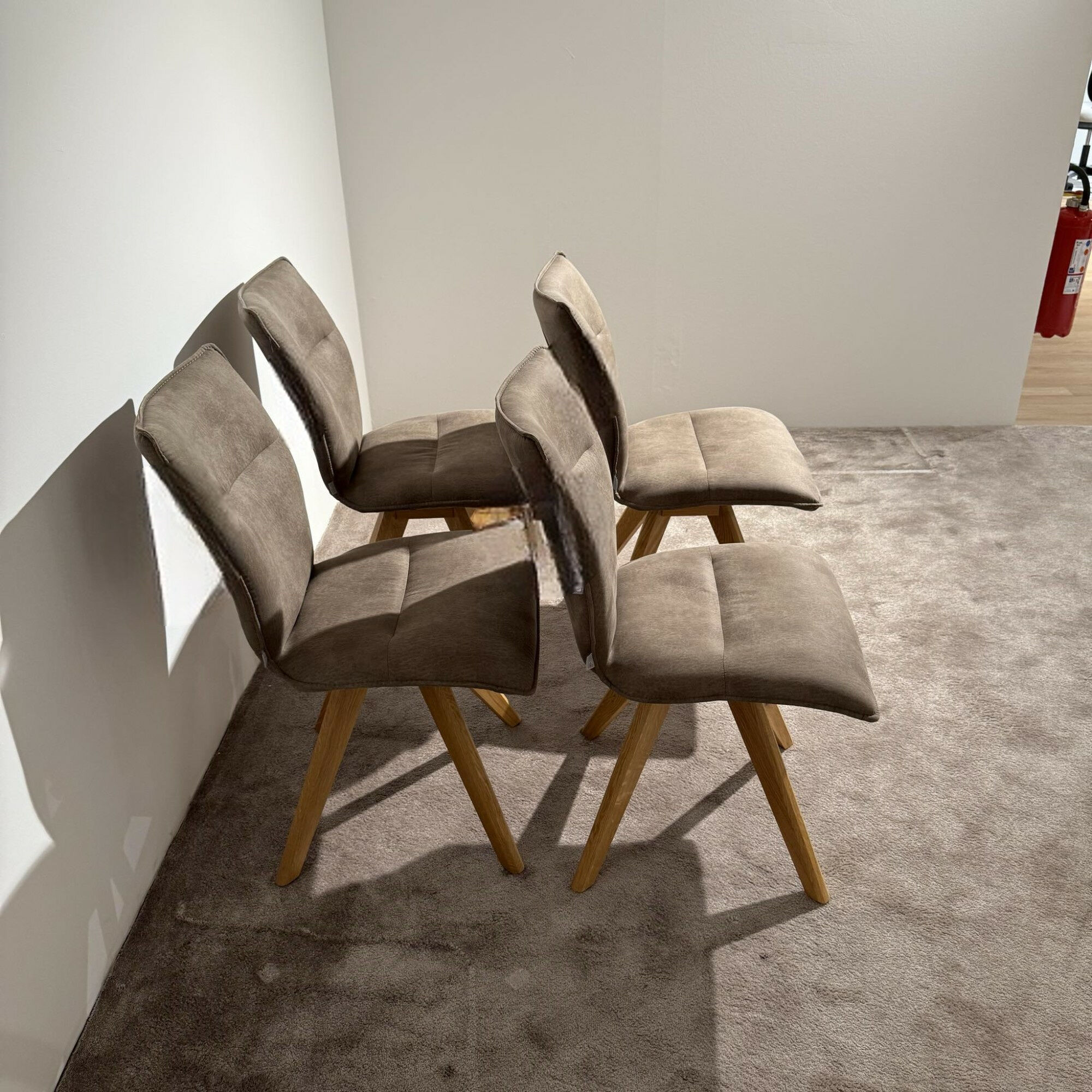 Niehoff - 4er Set Stuhl Natura Stoff Microfaser Aberdeen Stone Grau Kreuzfußgestell Eiche - 4