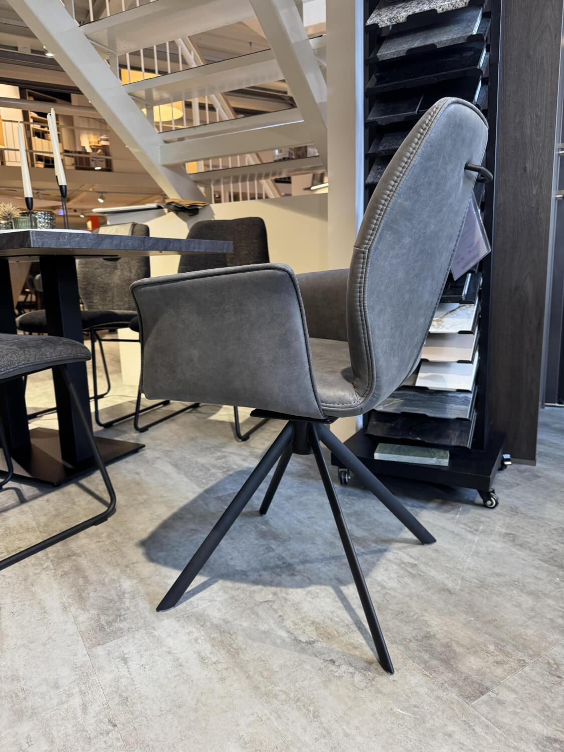 Global - 6er-Set Stuhl Dinner Stoff Microfaser Ledo Grau Gestell 1x Stativ Drehbar Metall Schwarz 1x Stativ Fest Metall Schwarz Und 4x  Kufen Eisen Schwarz - 5