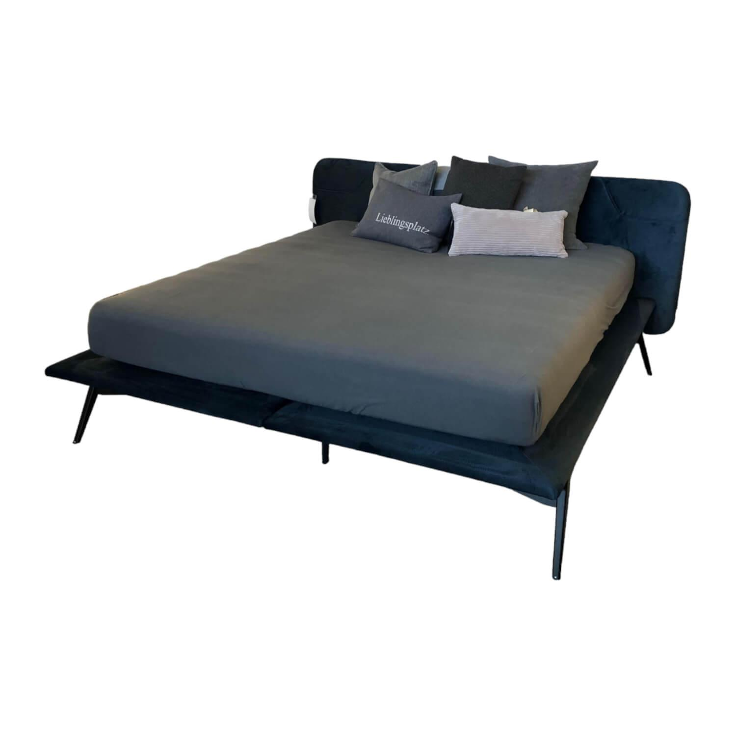 Paul Lindberg - Polsterbett Vero V2 Plush Mineral Blue Blau Füße Schwarz mit Matratze - 1