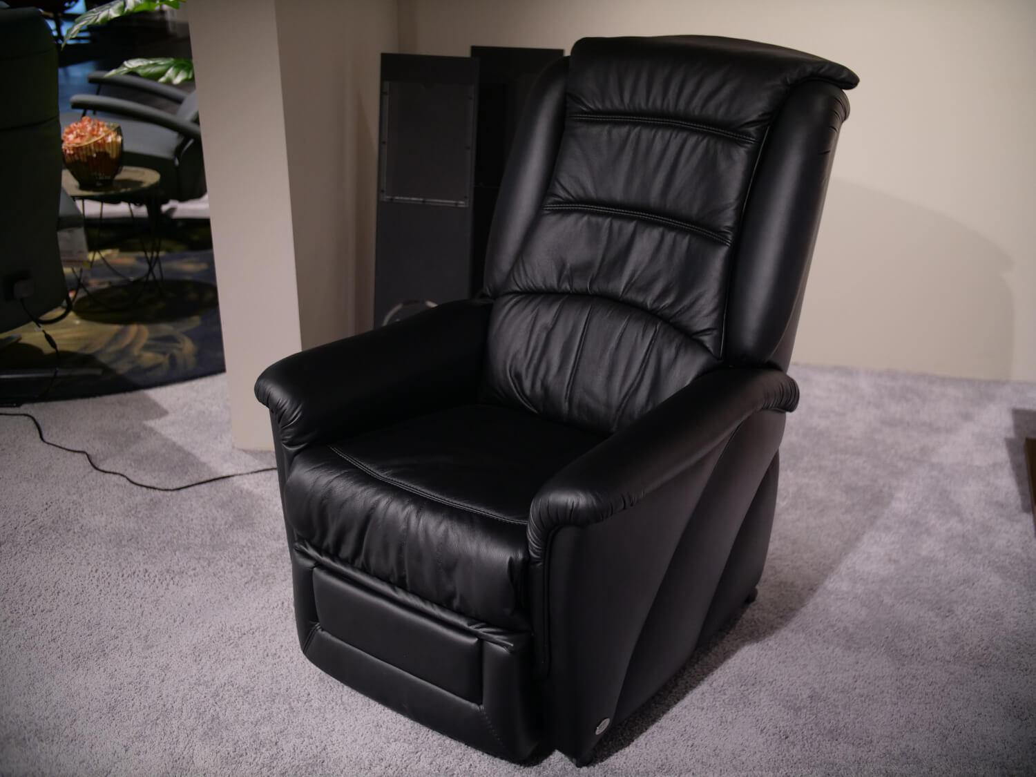Massage-Sessel Cumulus 7832 Mini Bezug Leder Longlife Black Schwarz 3 Motorig Mit Aufstehhilfe