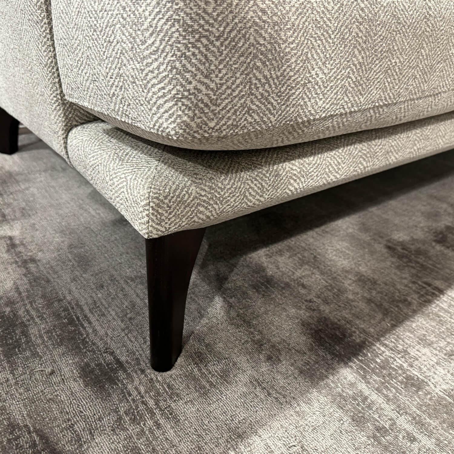 Bielefelder Werkstätten - Sofa Polo Living BW-161-3001 Stoff Grace BW1774-272 Grau Holzfuß In Wengefarbig Gebeizt - 4