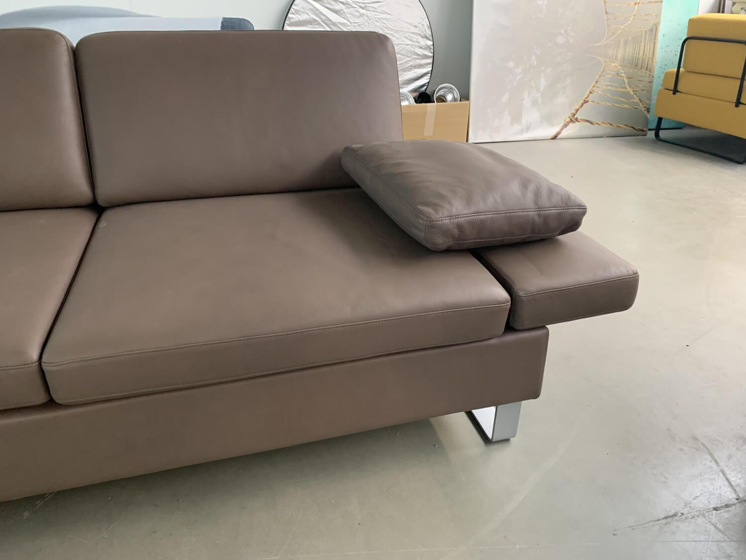 Brühl - Ecksofa Alba System M Leder Pearl 5707 85 Grau Füße Stahl Verchromt Mit Integrierten Kopfstützbügeln - 5