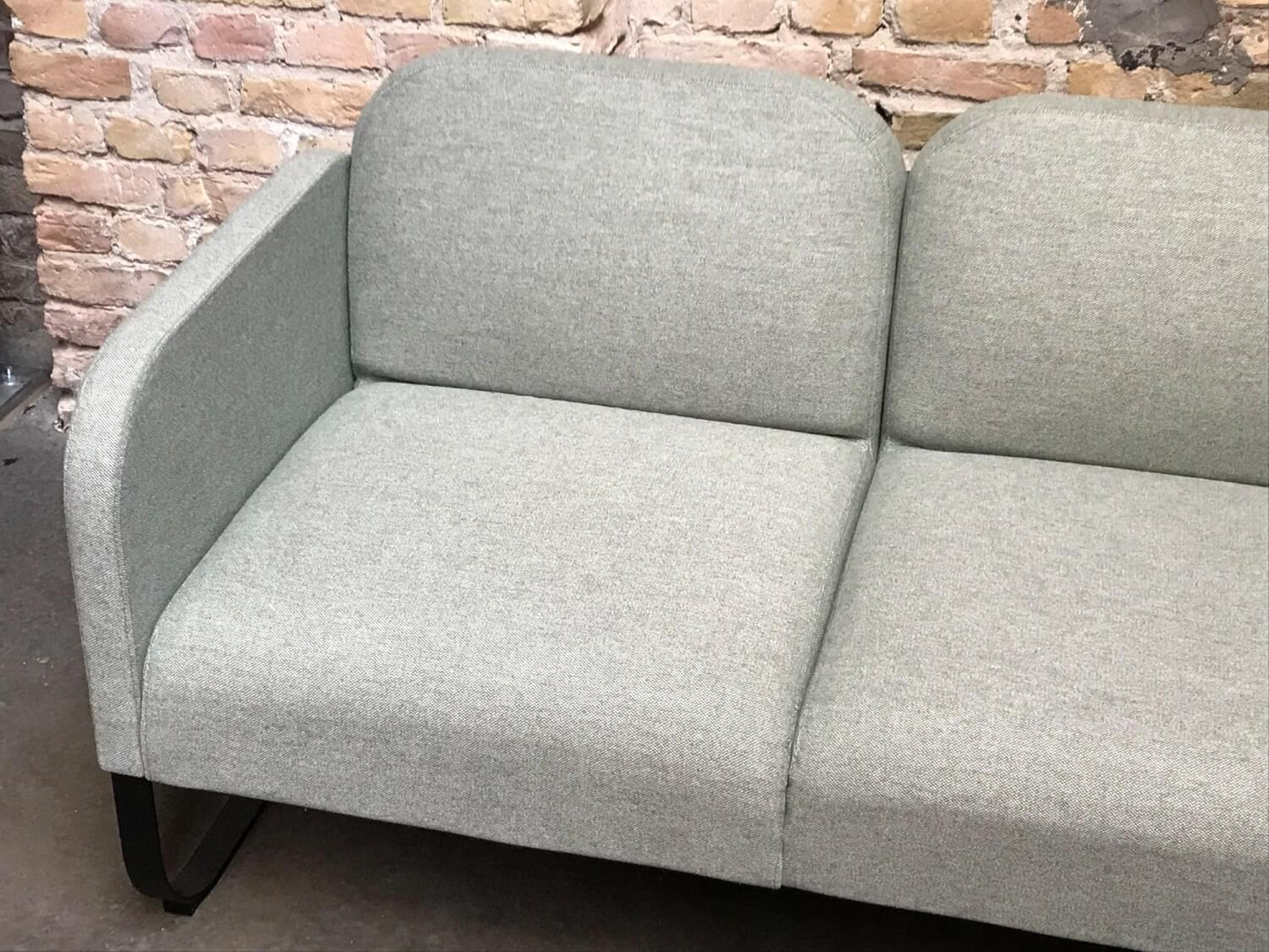 Johanson Design - Sofa Bail Stoff Camira Mainline Flax Monument MLF09 Gestell RAL 9005 - 8