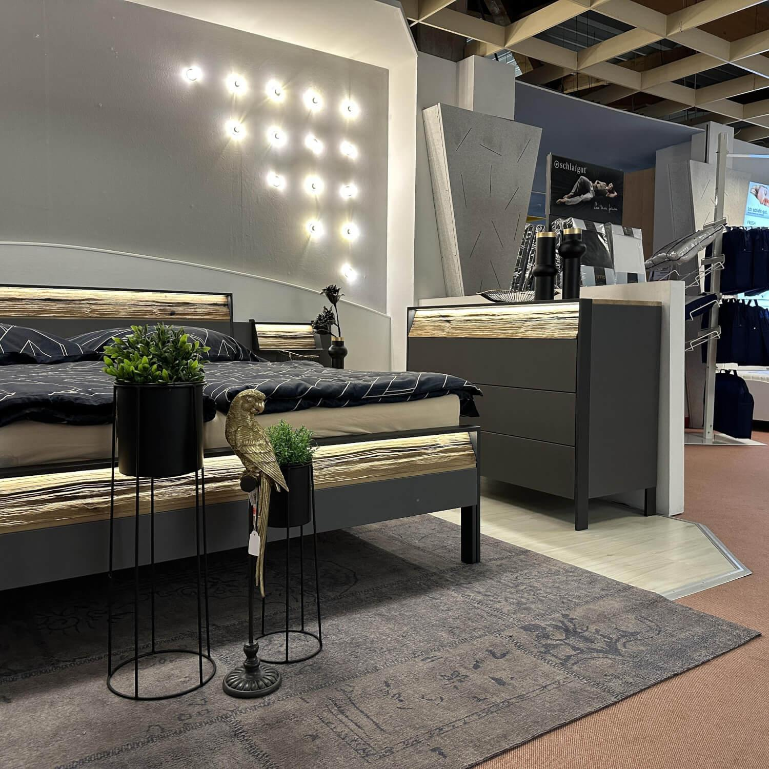 Thielemeyer - Schlafzimmer VZ 1 MR Joline Wildeiche Massiv Gebürstet Altholz Eiche Lackiert Und Lack Graphit Inklusive Beleuchtung - 10