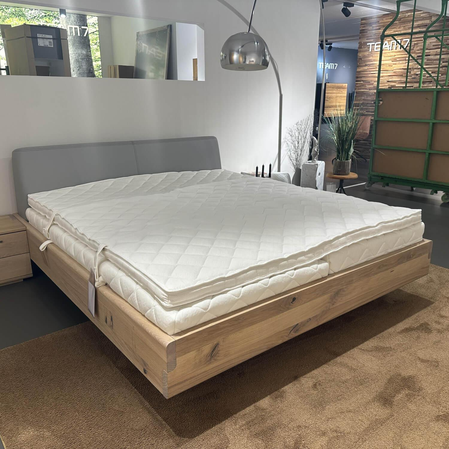 Team 7 - Bett Nox Wildeiche Weißöl Kopfteil Leder 71667 Hellgrau Inklusive Nachkästchen Und Matratzen - 12