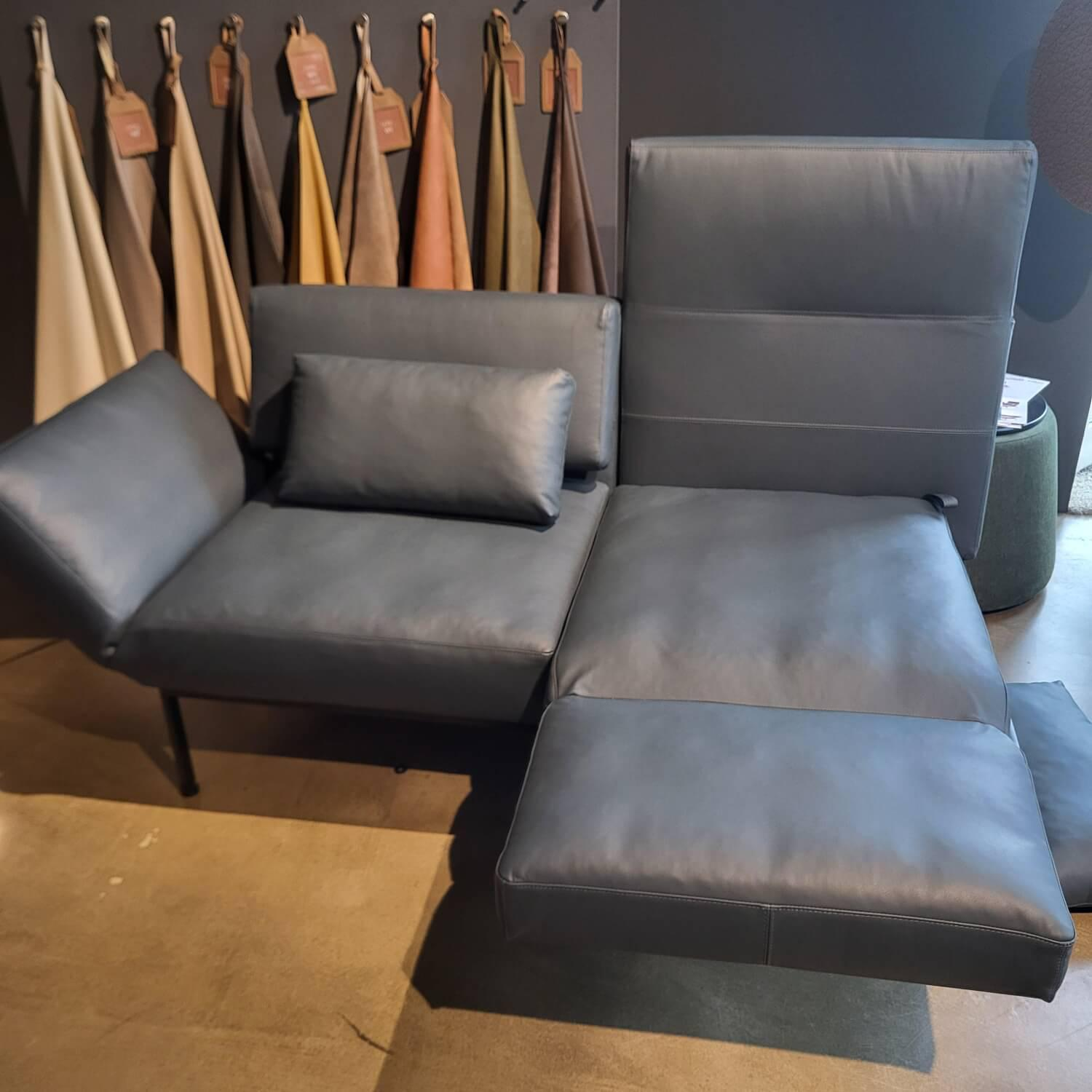 Brühl - Sofa Roro Soft Leder La Plume 65 Blau Gestell Metall Schwarz Pulverbeschichtet Mit Rollen Inklusive 2 Kissen - 3