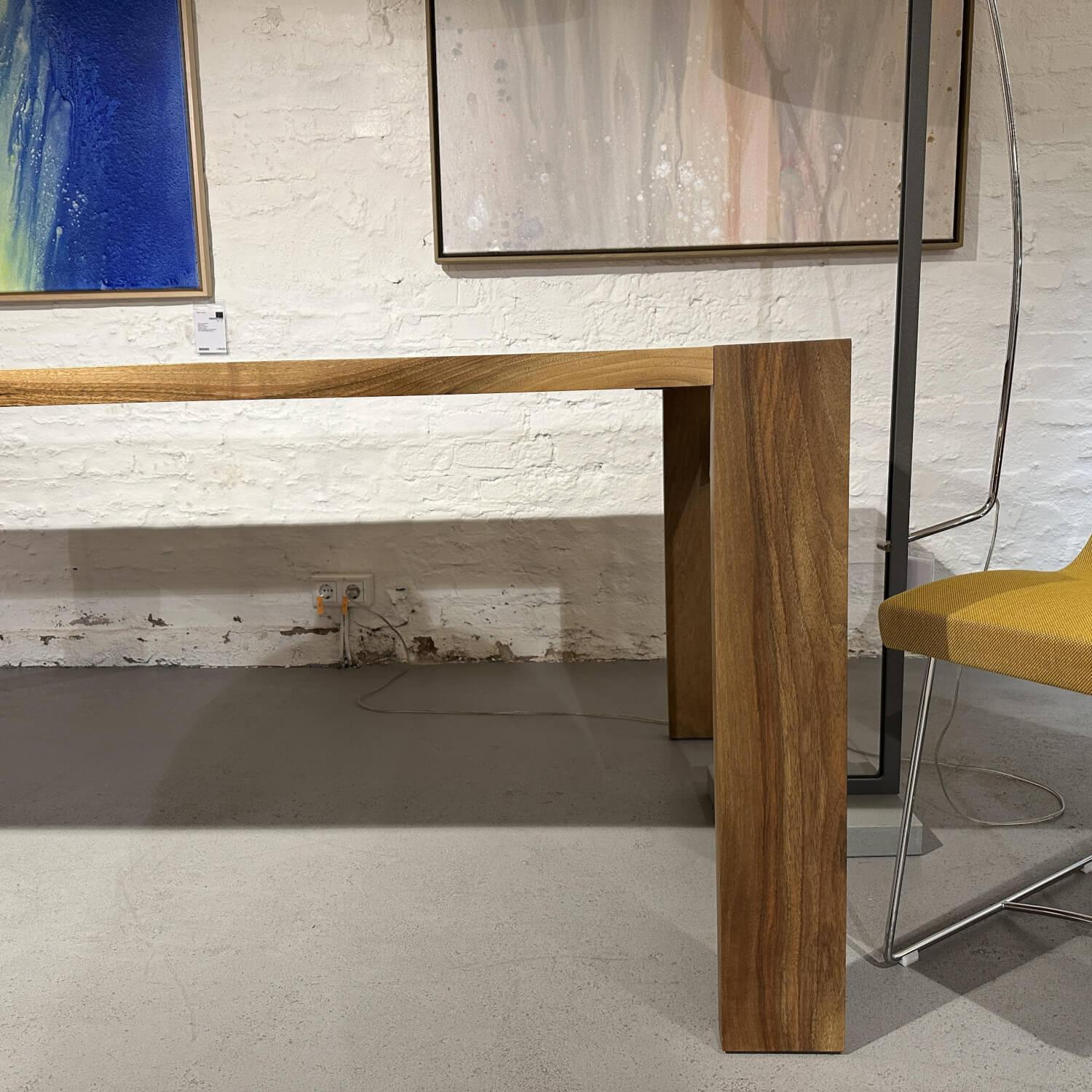 Ligne Roset - Dining Table Eaton Solid Walnut Oiled And Clear Lacquer Matt - 3