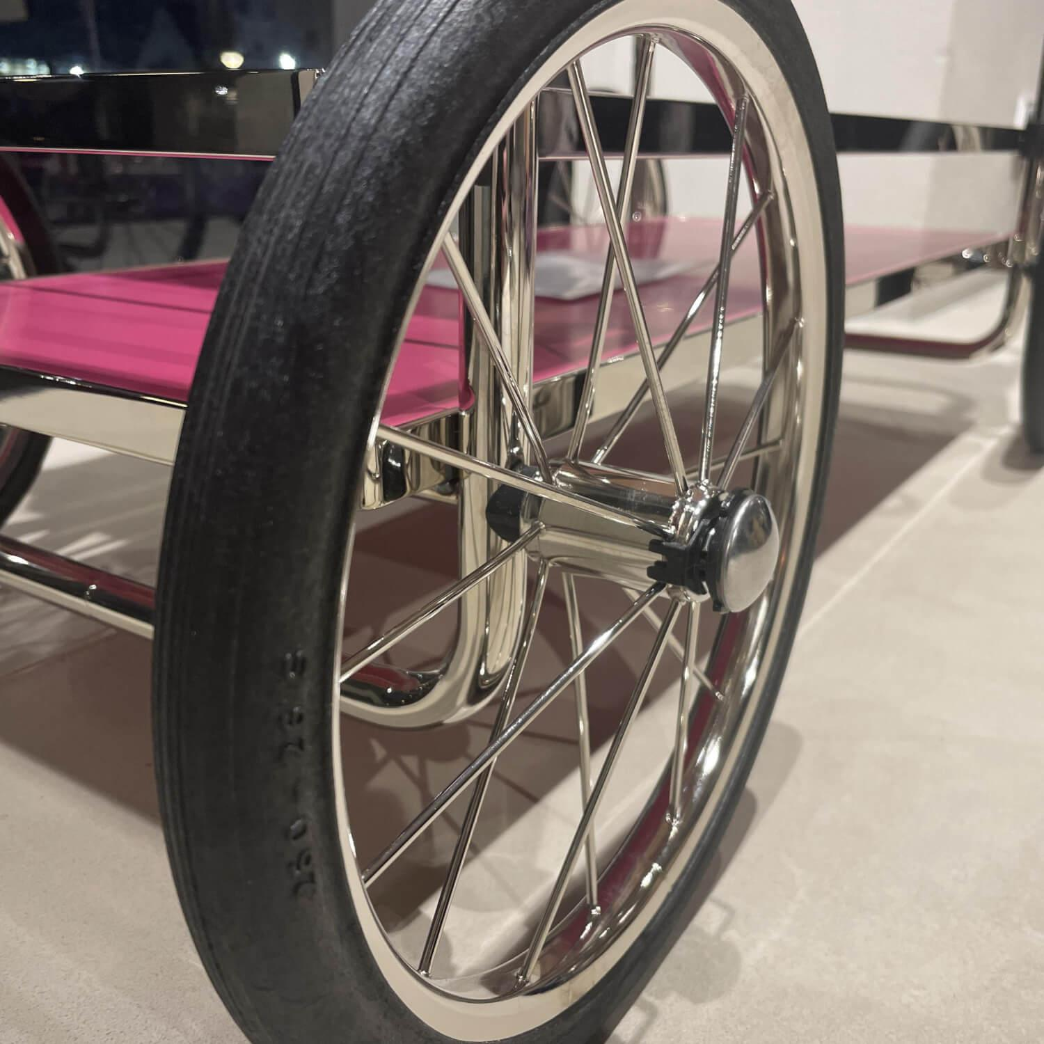 Tecta - Konsolenwagen Gestell Stahlrohr Vernickelt mit Schub und Flaschenhalter Sonderfarbe RAL 4010 Telemagenta - 3