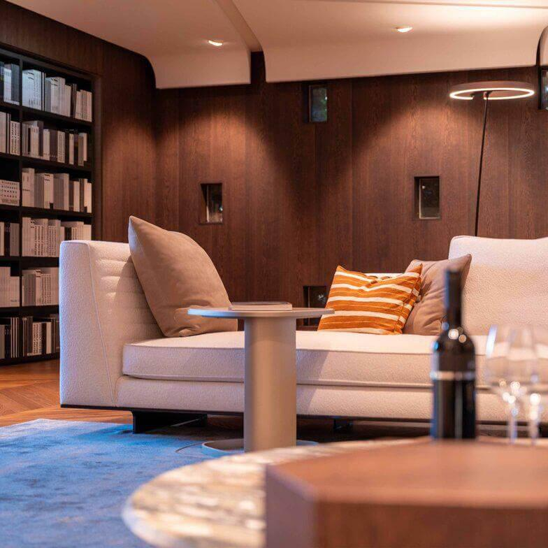 Minotti - Garnitur Roger Stoff H Weiß Gestell Aluminium Black Coffee Braun Inklusive Kissen - 3