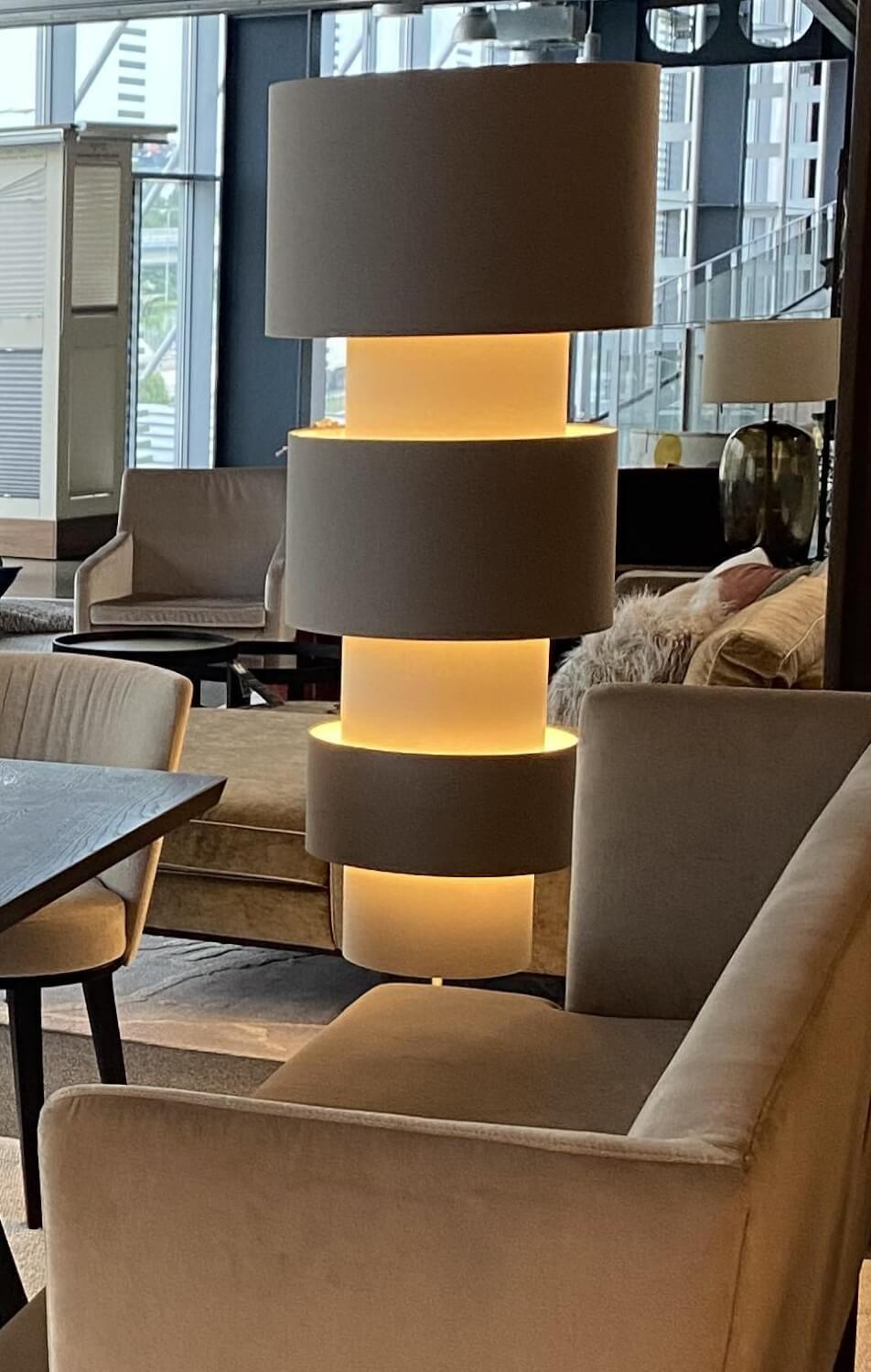 Bielefelder Werkstätten - Stehlampe Soho Gestell Nickel 3x Big Chintz Pebbel Grau Und 3x Small Chinz Sand Creme - 2