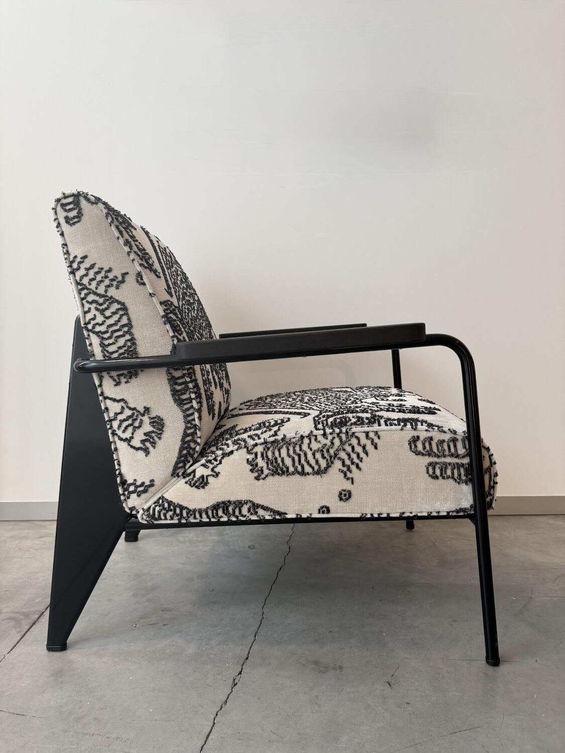 Vitra - Sessel Fauteuil de Salon Stoff Tiger Mountain Gemustert Schwarz Weiß Gestell Tiefschwarz Armlehne Eiche Dunkel - 4