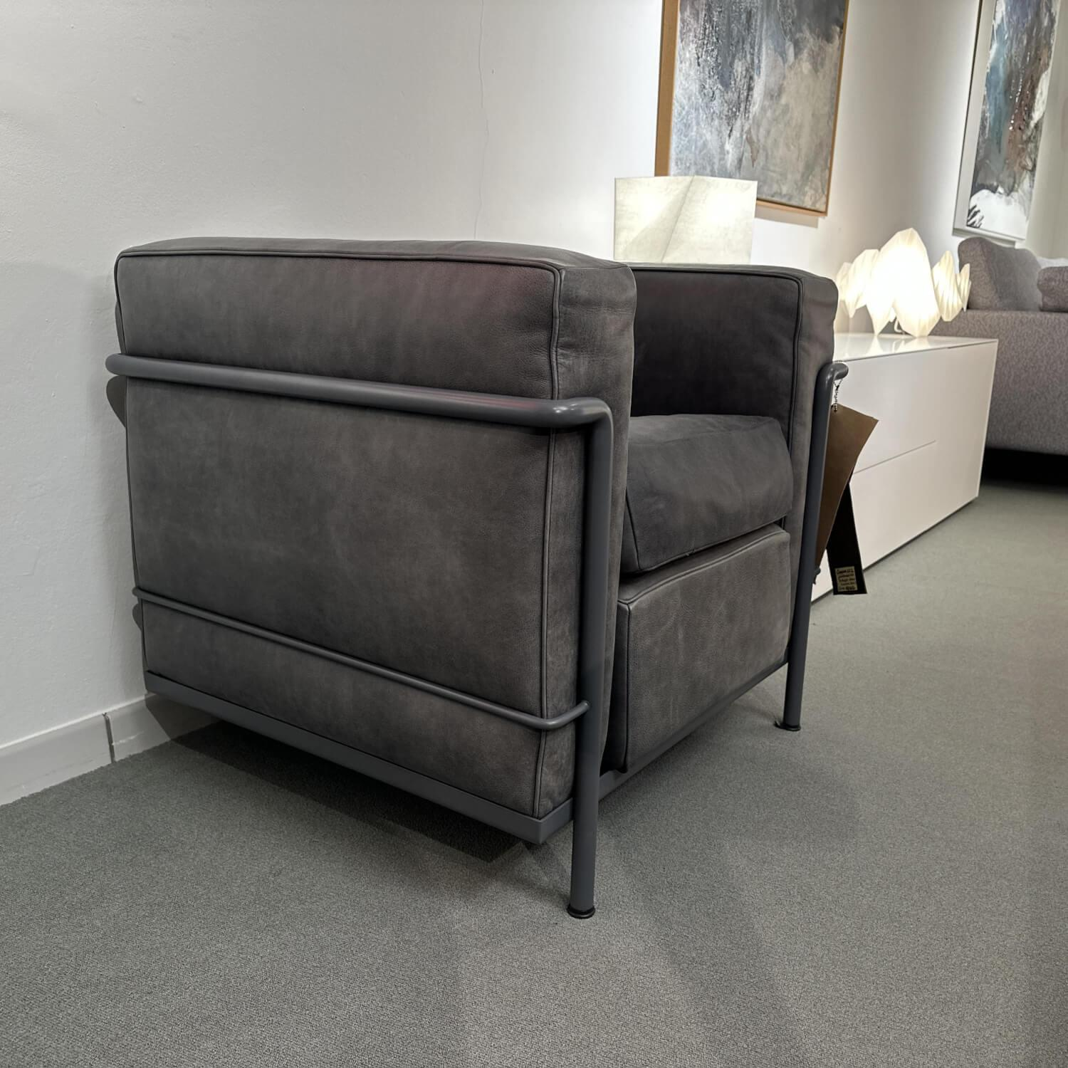 Cassina - Sessel LC2 Cl Edition Leder Victoria Anthrazit Gestell Metall 13Z353 Grau Matt Lackiert - 4
